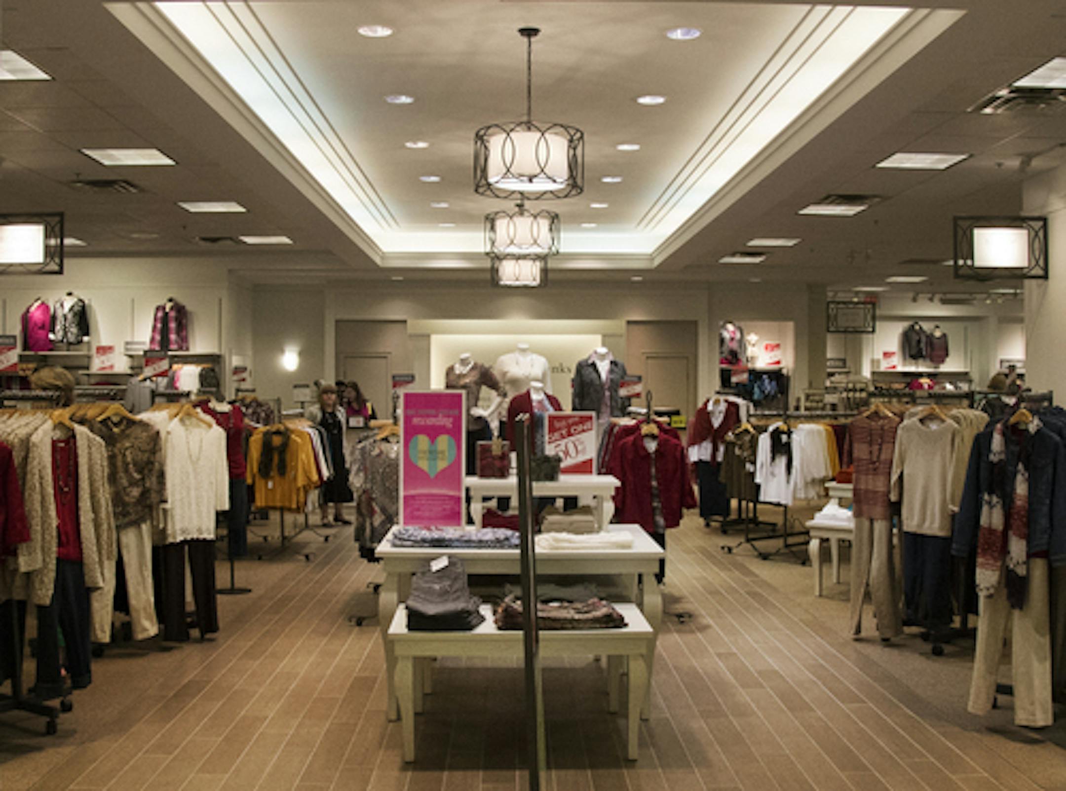 The Christopher & Banks store at the Mall of America. ] Christopher & Banks CEO LuAnn Via shows us around the retailer's newly-redesigned Mall of America store. The retailer, which is still in the midst of a turnaround, is putting all of its brands under one roof, including its plus-sizes. 237660 Christopher 20035789A (DAVID BREWSTER/STAR TRIBUNE)