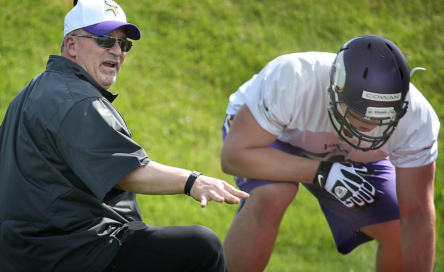 Vikings&#xed; offensive line coach Tony Sparano worked with players at practice.] JIM GEHRZ &#xef; james.gehrz@startribune.com / Minneapolis, MN / May 6, 2016 /11:30 AM &#xf1; BACKGROUND INFORMATION Coverage of Vikings rookie mini-camp. Mark Craig and Matt Vensel are covering. Our big Sunday Vikings story will be on cornerback Mackensie Alexander. Matt Vensel will write the story. We don&#xed;t have special access to Alexander, so we&#xed;ll have to get some shots of him working out, or in casua