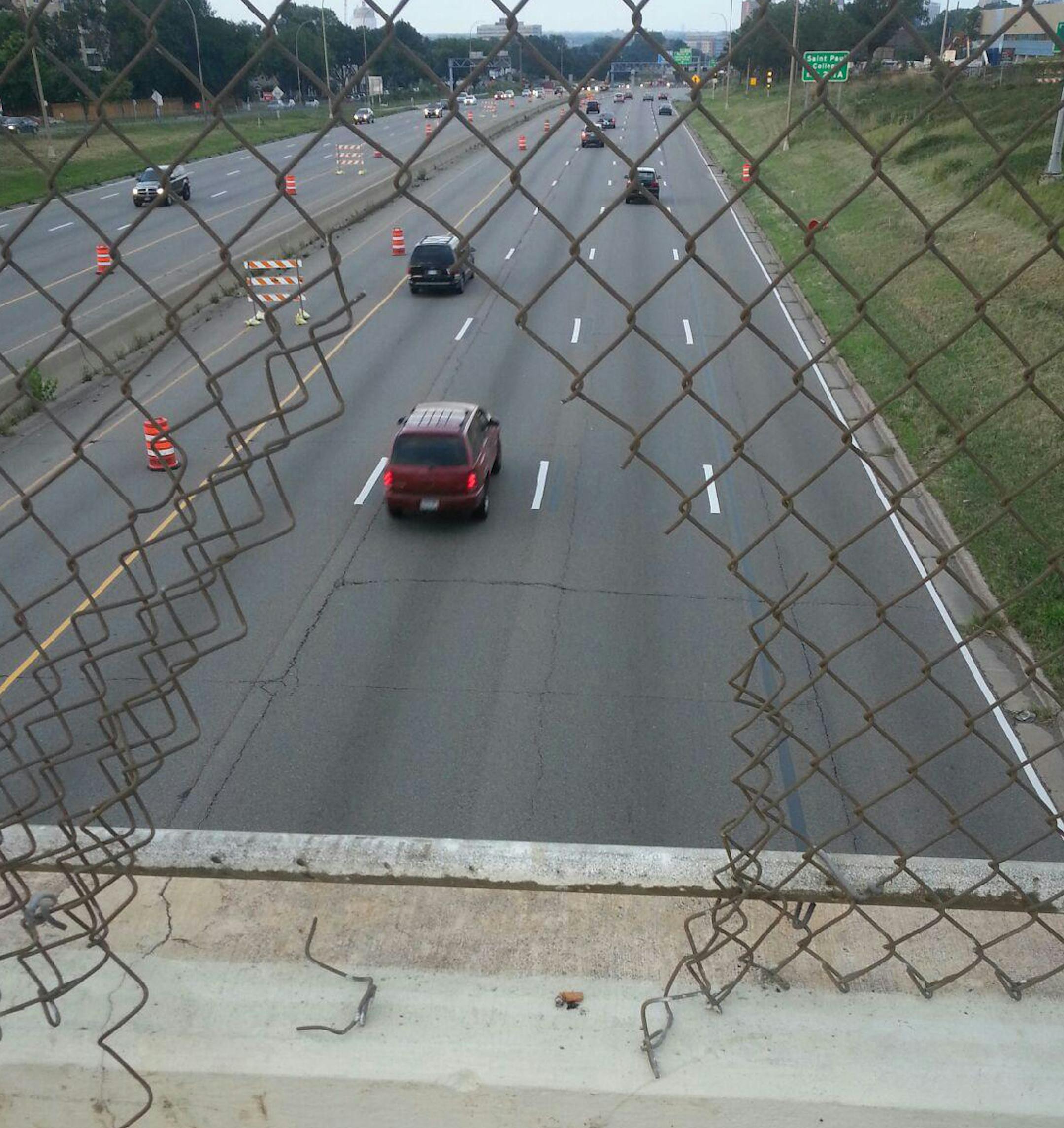 A hole in the fence on the Dale Street bridge over I-94 in St. Paul, where a group of civilians helped police officers pull a suicidal woman to safety. Photo: Lucky Rosenbloom ORG XMIT: MIN1608021642510719