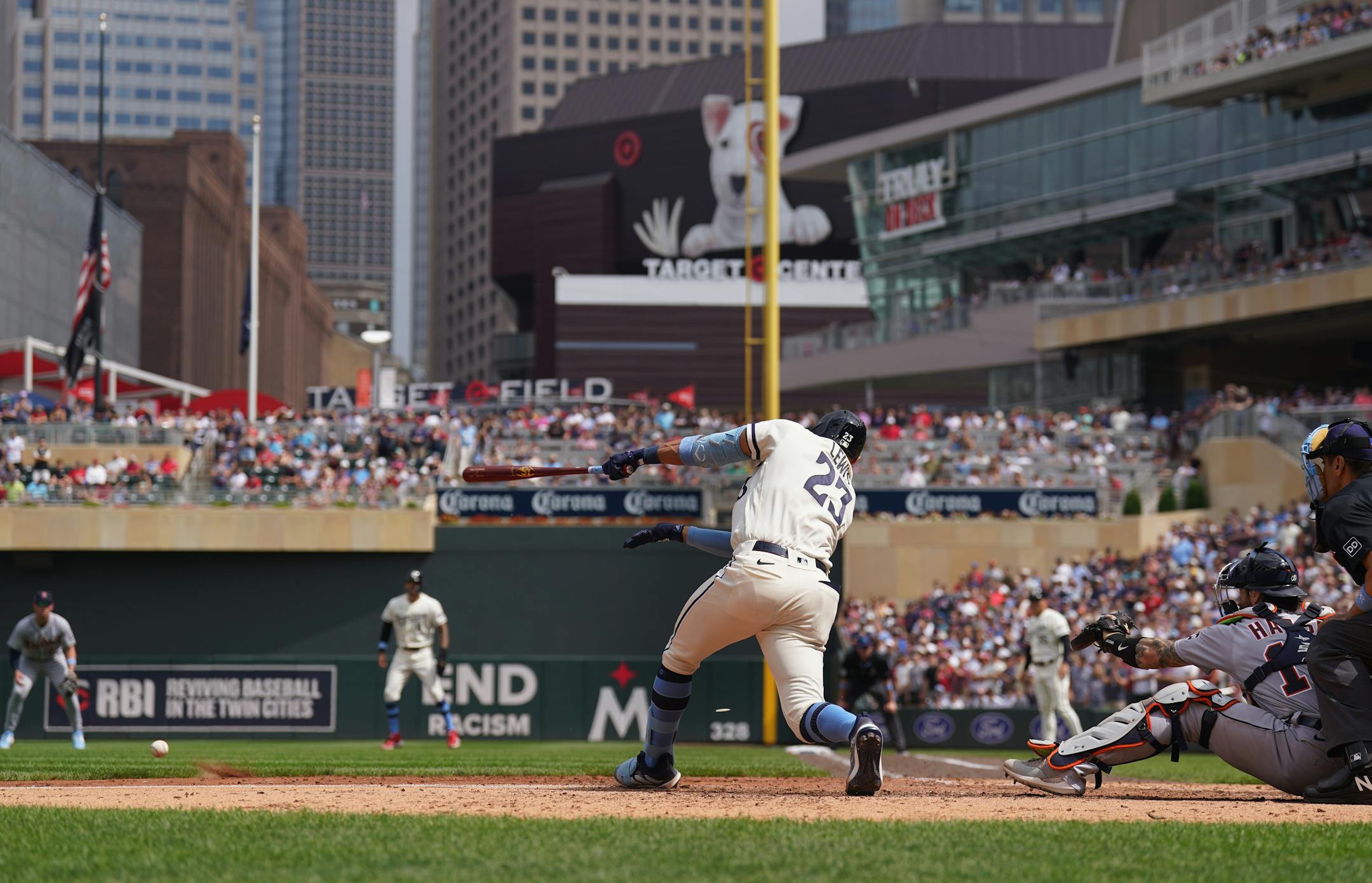 Minnesota Twins third baseman Royce Lewis (23) singles to center scoring Minnesota Twins left fielder Willi Castro (50) in the 8th inning.