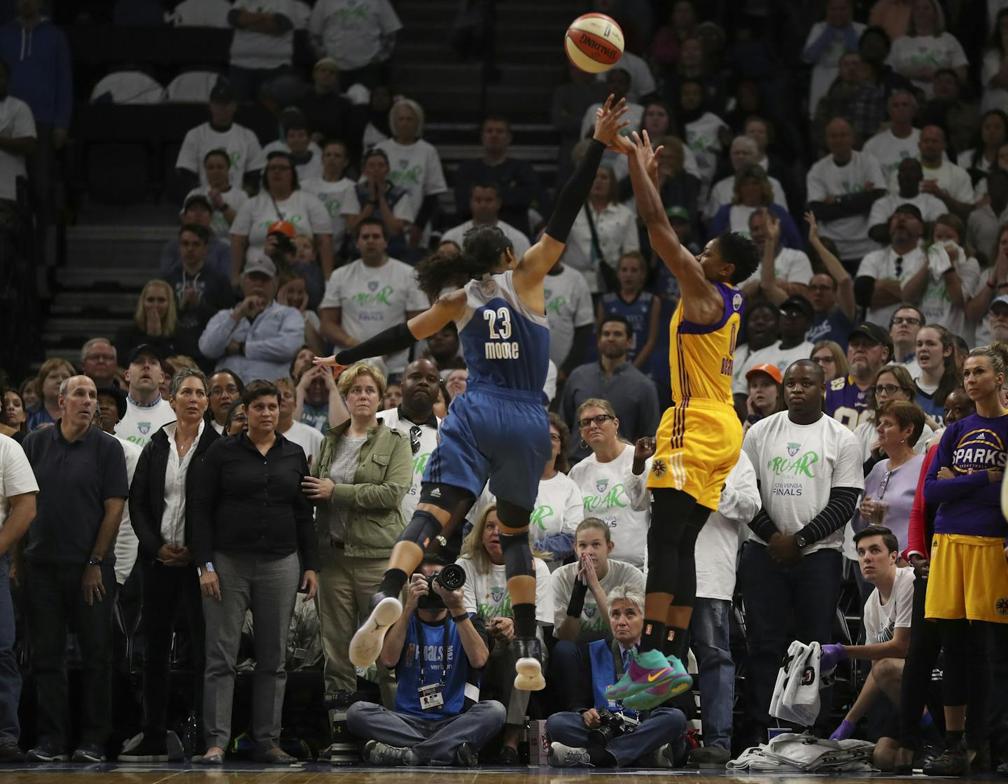 Los Angeles Sparks guard Alana Beard (0) released the game winner just before the buzzer while defended by Minnesota Lynx forward Maya Moore (23) ] JEFF WHEELER &#xef; jeff.wheeler@startribune.com Los Angeles Sparks beat the Minnesota Lynx 78-76 with a buzzer beater in Game 1 of their WNBA Championship series Sunday afternoon, October 9, 2016 at Target Center in Minneapolis.