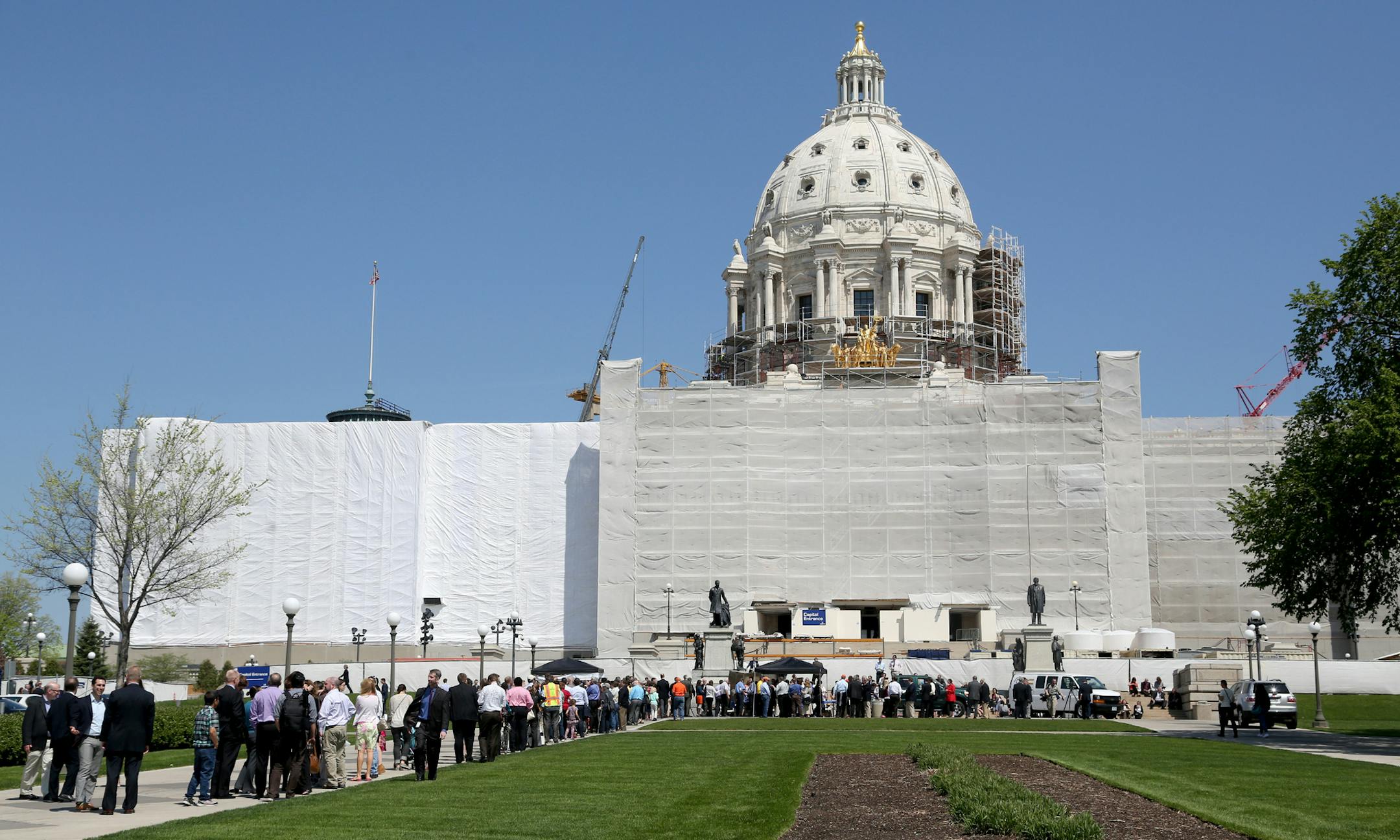 People stand in line during a a turkey burger cookout on the state Capitol lawn in St. Paul, Minn., Tuesday, May 5, 2015. The governor joined lawmakers for a turkey burger cookout to show their solidarity with producers and to remind consumers that turkey is safe to eat. As of Tuesday, 82 turkey and chicken farms had been hit across Minnesota with bird flu. (Kyndell Harkness/Star Tribune via AP) MANDATORY CREDIT; ST. PAUL PIONEER PRESS OUT; MAGS OUT; TWIN CITIES LOCAL TELEVISION OUT ORG XMIT: MI