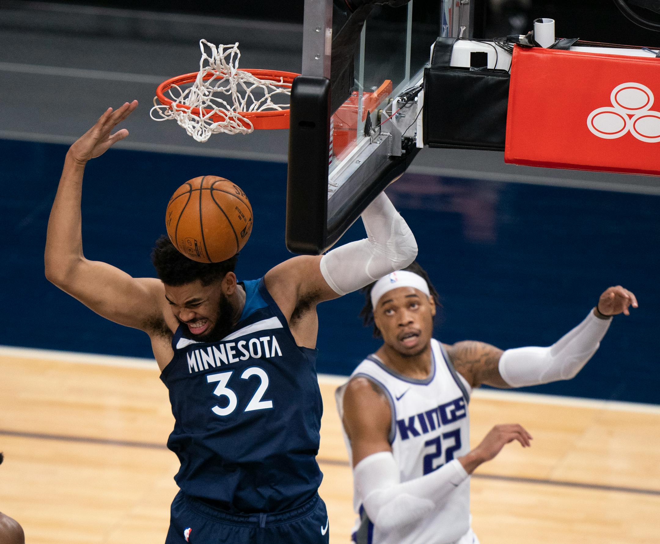 Minnesota Timberwolves center Karl-Anthony Towns (32) dunked over Sacramento Kings center Richaun Holmes (22) with under a minute left in the fourth quarter.