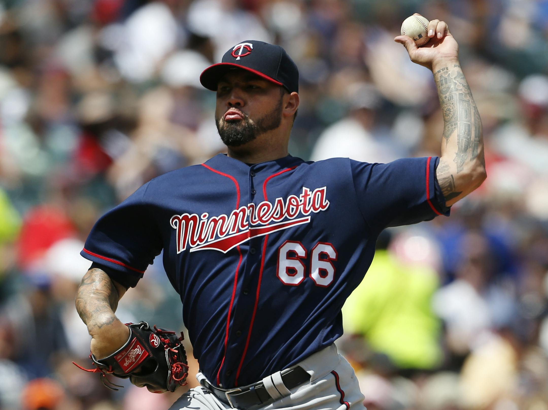 Minnesota Twins starting pitcher Hector Santiago delivers against the Cleveland Indians during the second inning of a baseball game Thursday, Aug. 4, 2016, in Cleveland. (AP Photo/Ron Schwane)