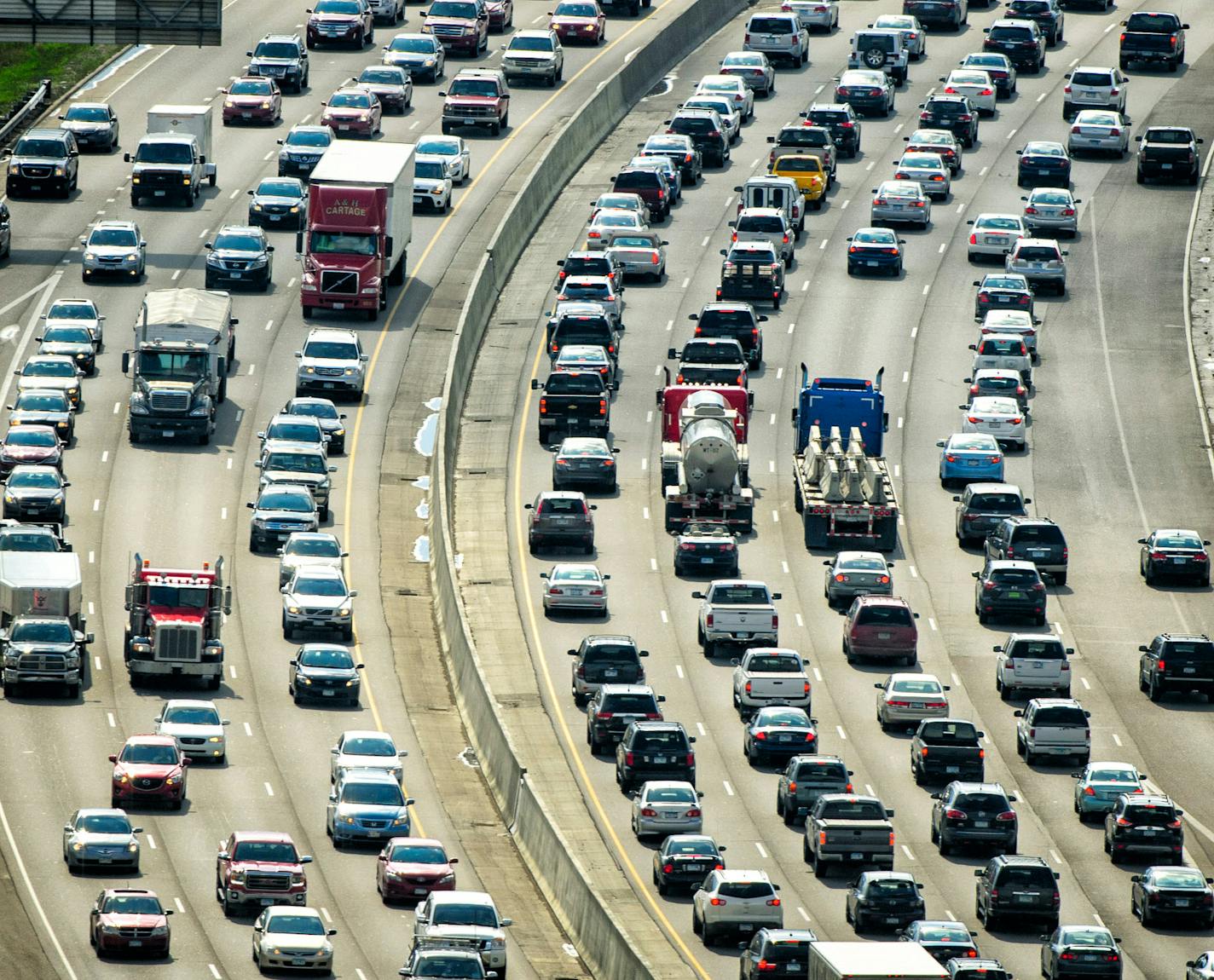 Heavy traffic congestion for the afternoon commute on Interstate 494 at France Avenue in Bloomington, MN ] GLEN STUBBE * gstubbe@startribune.com Thursday, May 7, 2015