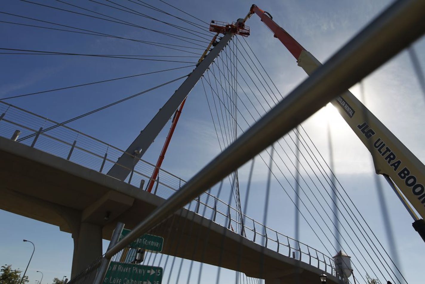 Bicycle traffic will be closed on the Sabo Bridge until repairs which began today are completed in early December .