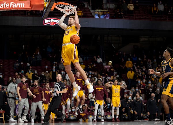 Jamison Battle dunked earlier this season for the Gophers, who are currently in NCAA tournament projections and getting a handful of votes in the AP m