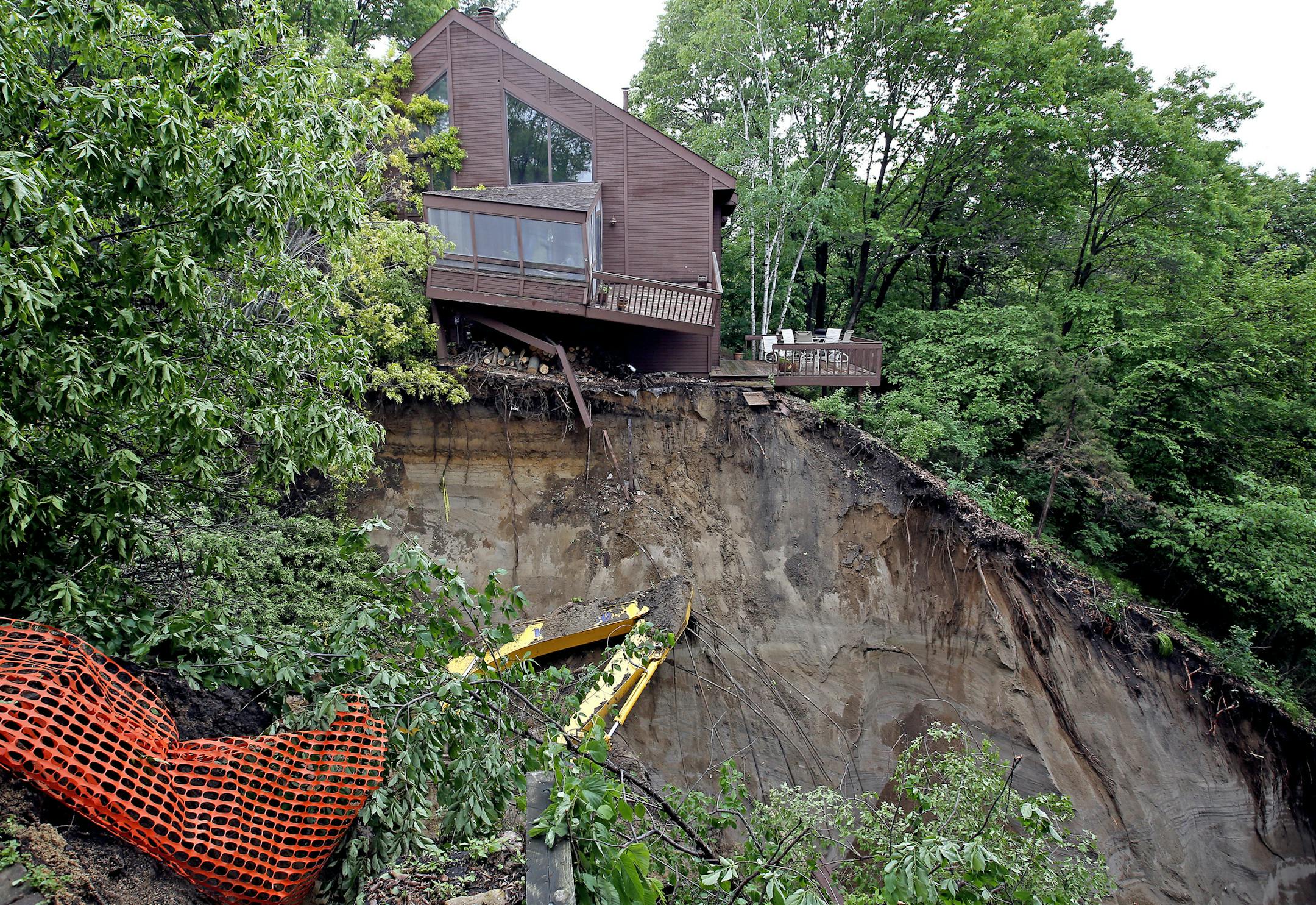 Damage from a mudslide that occurred on Sunday morning on Burr Ridge Lane, Eden Prairie, Minn. ] CARLOS GONZALEZ cgonzalez@startribune.com - June 1, 2014, Eden Prairie, Minn., Damage from Mud Slide - Burr Ridge Lane, Eden Prairie, MN ORG XMIT: MIN1406011516480233