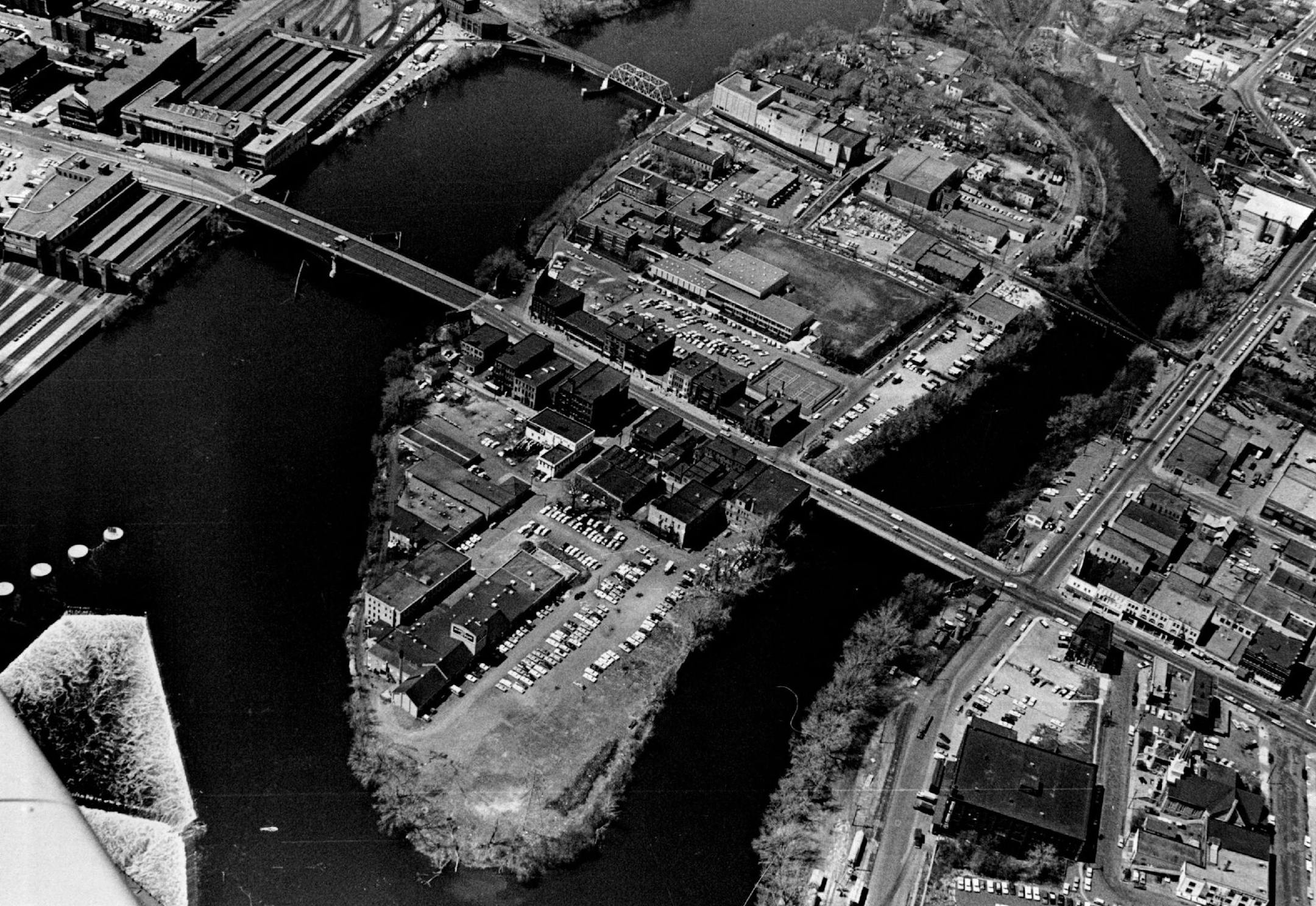 November 03, 1966 FUTURE OF NICOLLET ISLAND HERE STILL TO BE DECIDED Of the editorial/opinion page staff New York. ABSOLUTE silence almost prevails, expect for the sounds of water gently washing against the shore, a few seagulls wheeling overhaead, and automobile traffic far in the distance. May 19, 1966