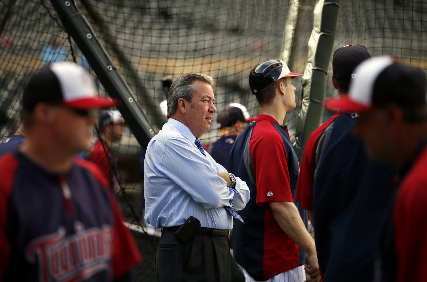 Dick Bremer, who was hired by TwinsVision in 1987 and has been the voice of the team since then, spends a lot of time on the field talking to players before games.