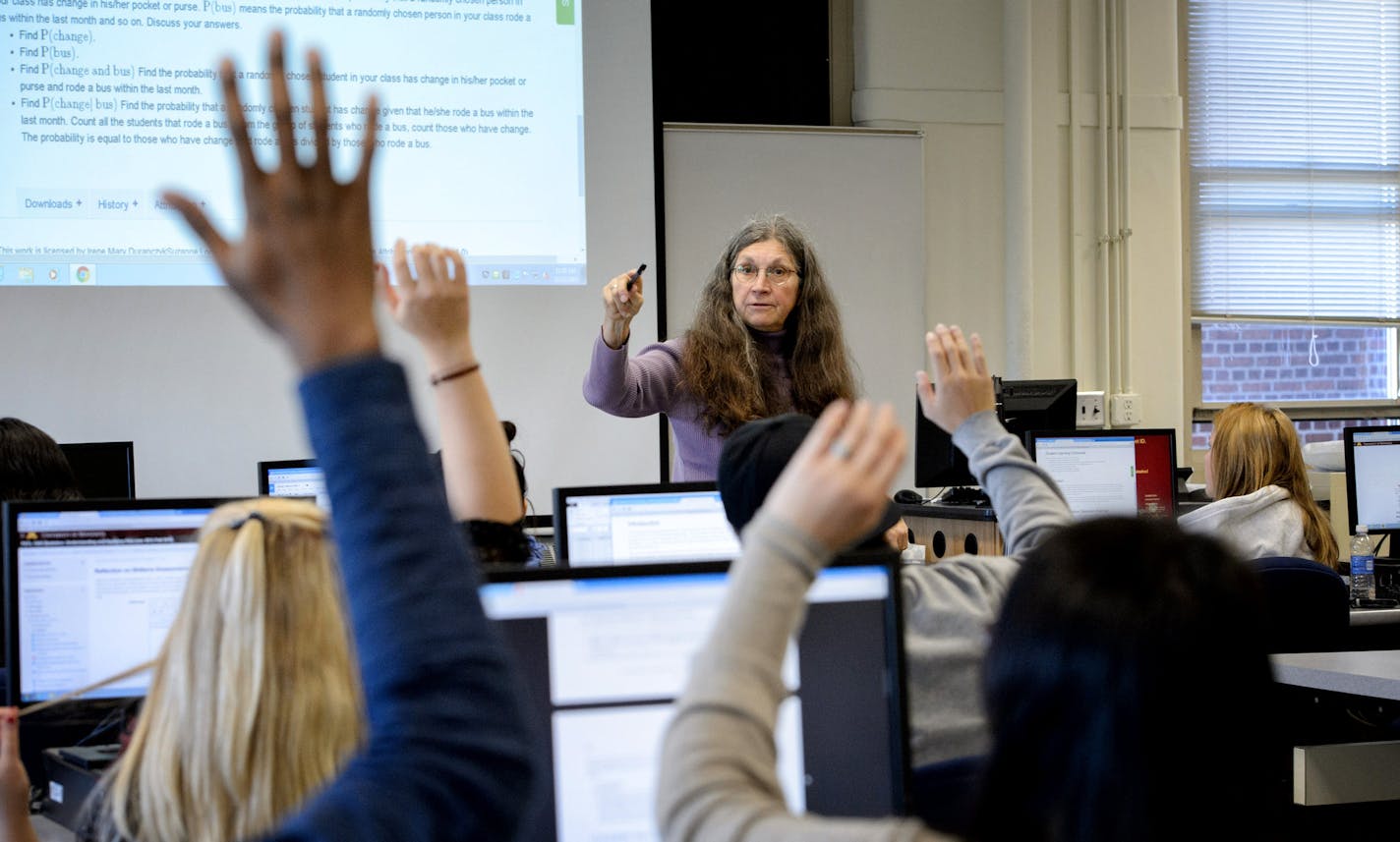 Prof. Irene Duranczyk teaches a statistics class using a free online textbook. She's one of the early adopters at the U of M to abandon expensive print texts for "Open Textbooks" that some say could save students millions of dollars. ] GLEN STUBBE * gstubbe@startribune.com Wednesday, October 14, 2015 In the past, students could expect to pay $160 for a single textbook in Prof. Irene Duranczyk's statistics course at the U. Now, they can get it for free. Duranczyk is one of a small but growing num