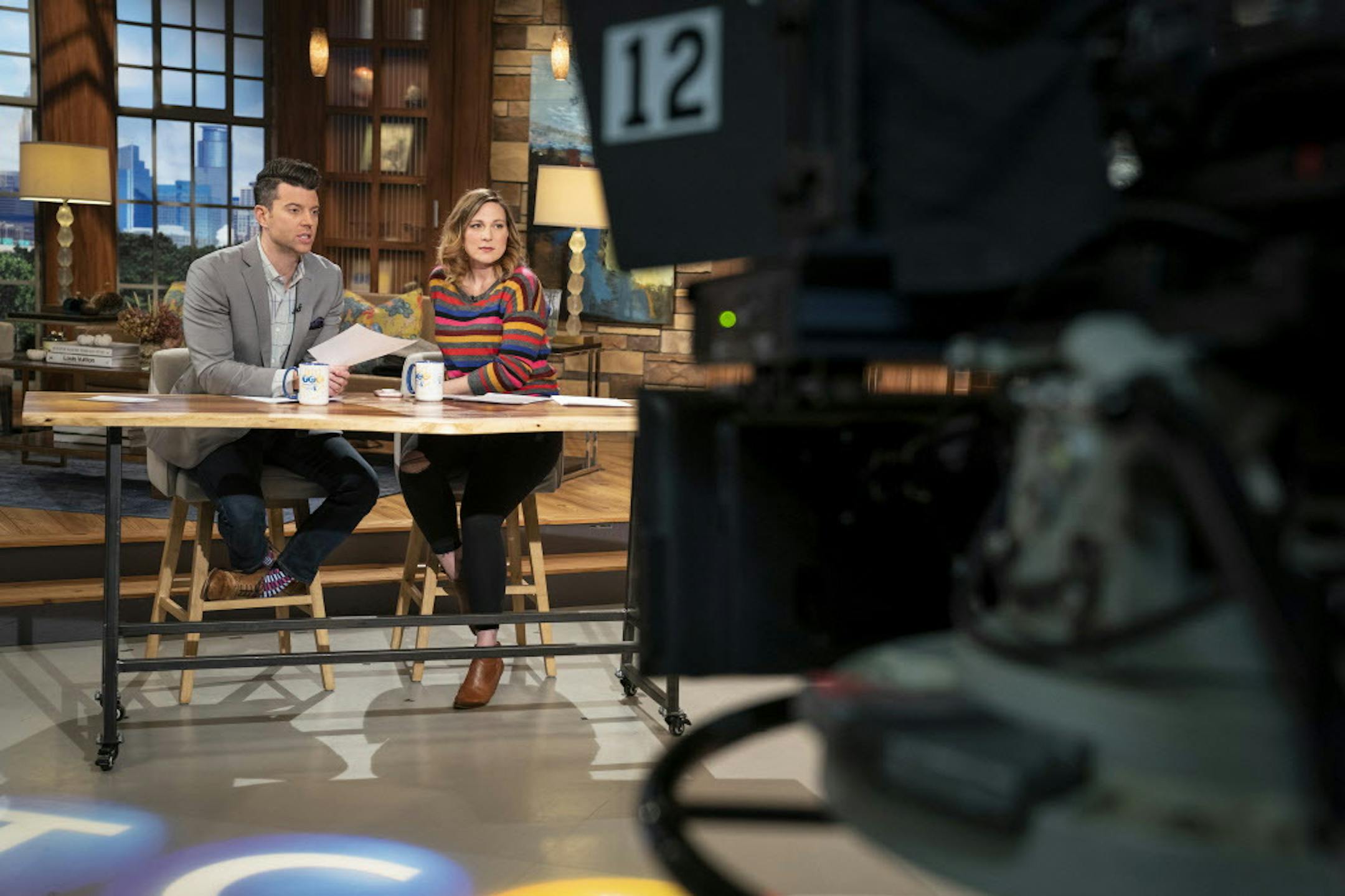 Elizabeth Ries hosts Twin Cities Live with Steve Patterson. ] LEILA NAVIDI &#xef; leila.navidi@startribune.com BACKGROUND INFORMATION: Elizabeth Ries hosts Twin Cities Live with Steve Patterson at the KSTP studios in St. Paul on Tuesday, November 13, 2018. ORG XMIT: MIN1811271601448698