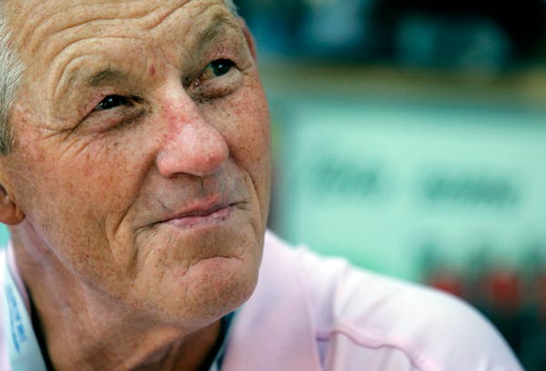 Former Minnesota Twins pitcher Jim Kaat signed autographs on Friday morning in downtown Cooperstown, NY. ] NOTE --- Kaat is NOT a Hall of Famer — CA