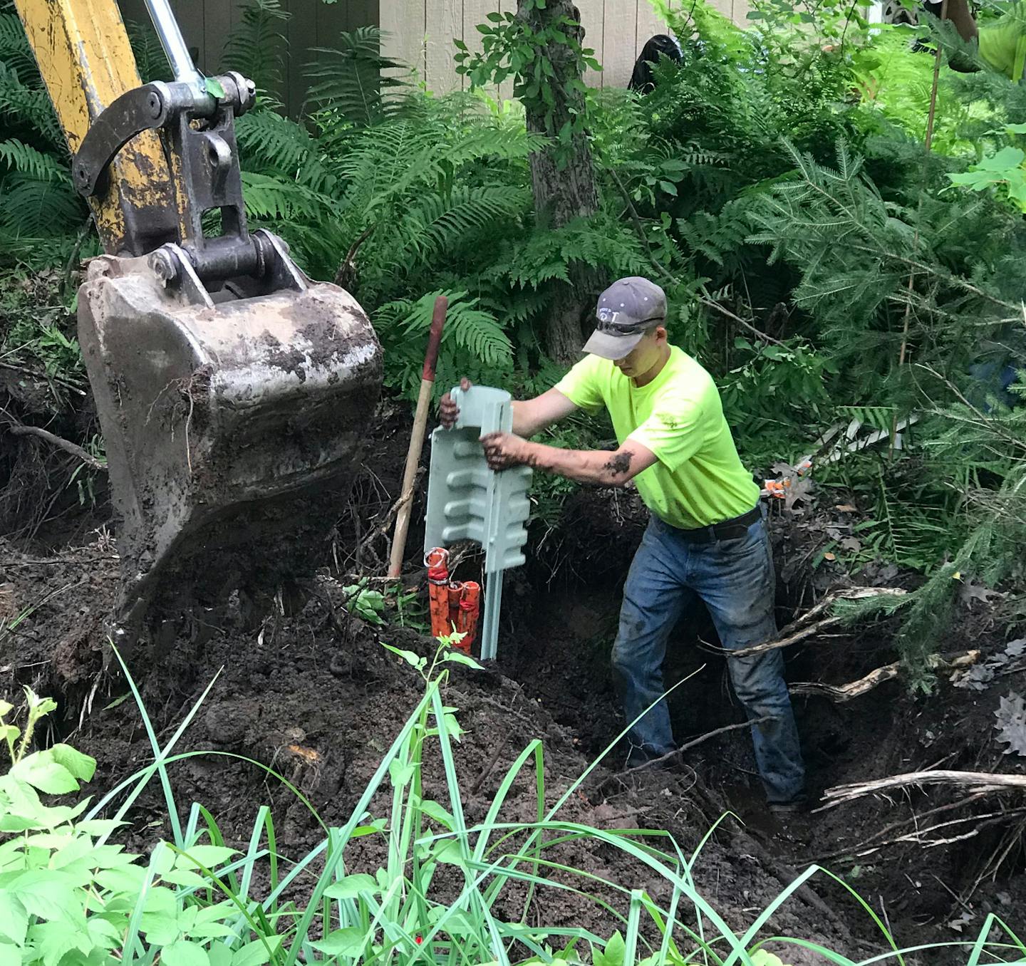 Workers install a pedestal for broadband Internet service on the Fond du Lac Reservation near Cloquet. The Fond du Lac Band has created a corporation to supply fiber-optic service on the reservation. ORG XMIT: MIN1809281740303921