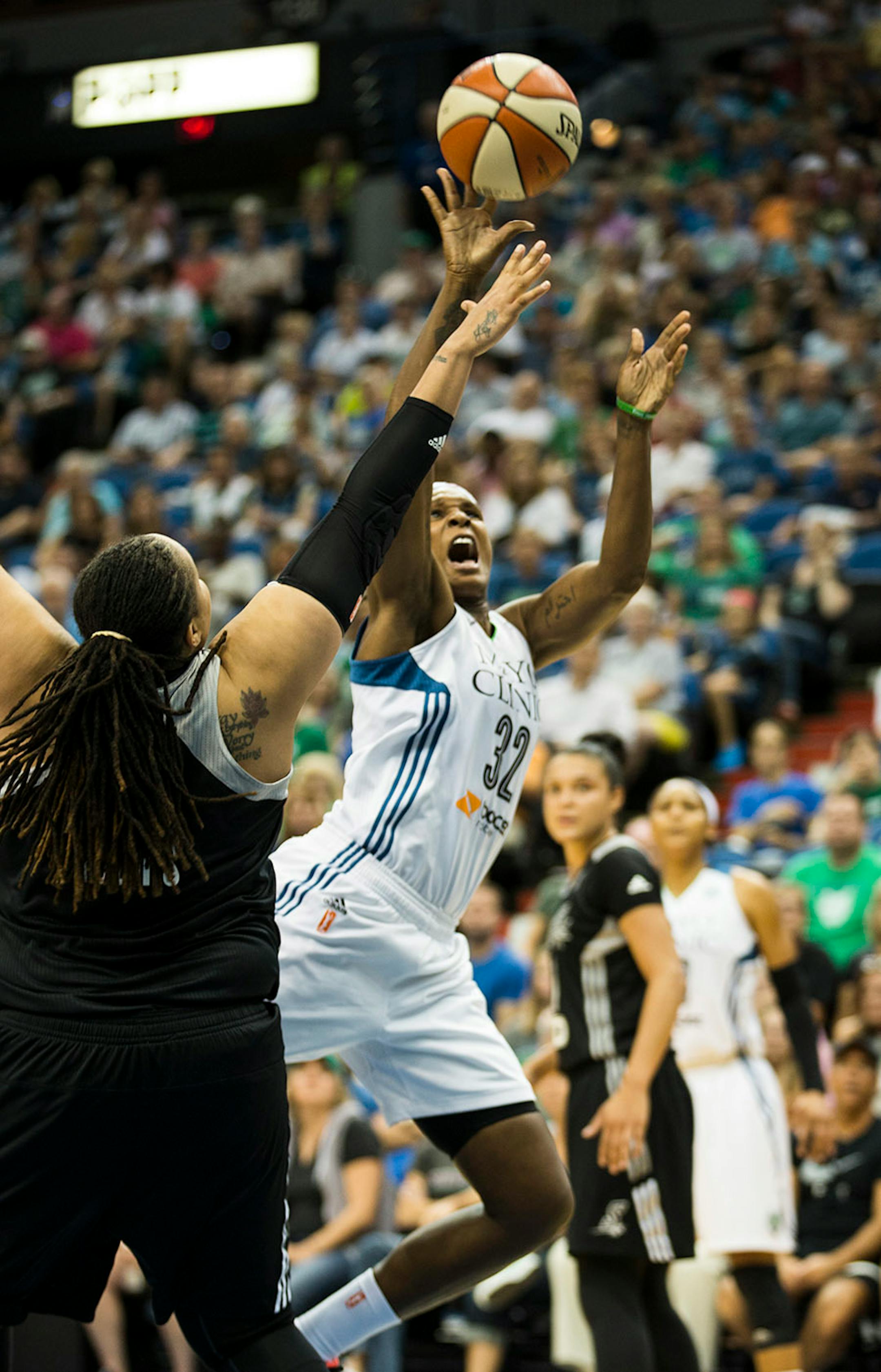 Lynx Rebekkah Brunson went for a shot against San Antonio's Danielle Adams in the second half.
