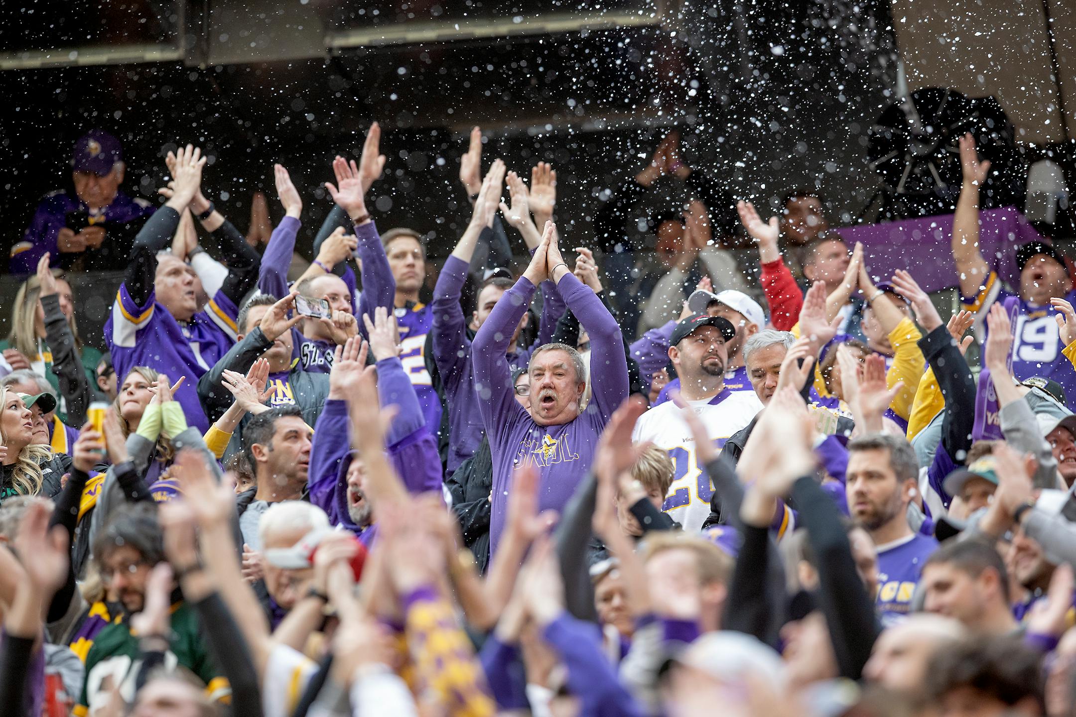Vikings fans cheered the SKOL chant as players made their way onto the field, Sunday, Nov. 21, 2021.