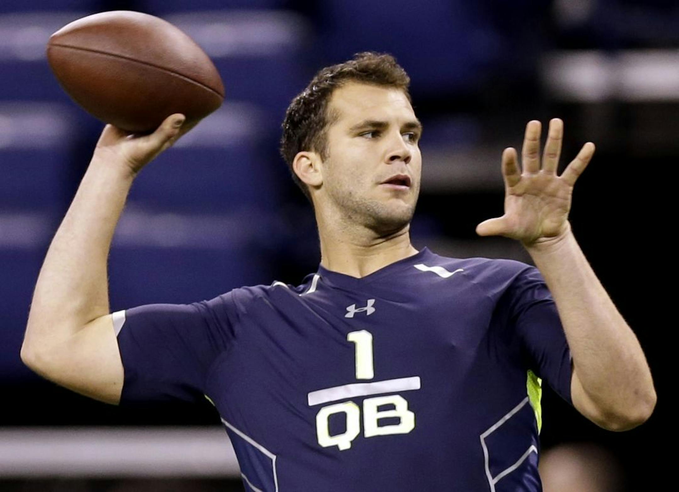 Central Florida quarterback Blake Bortles runs a drill at the NFL football scouting combine in Indianapolis, Sunday, Feb. 23, 2014.