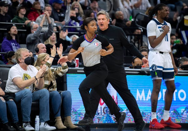 Timberwolves coach Chris Finch yelled at referee Danielle Scott on Wednesday, hoping to get a goaltending call against the Kings in a 132-119 loss in 