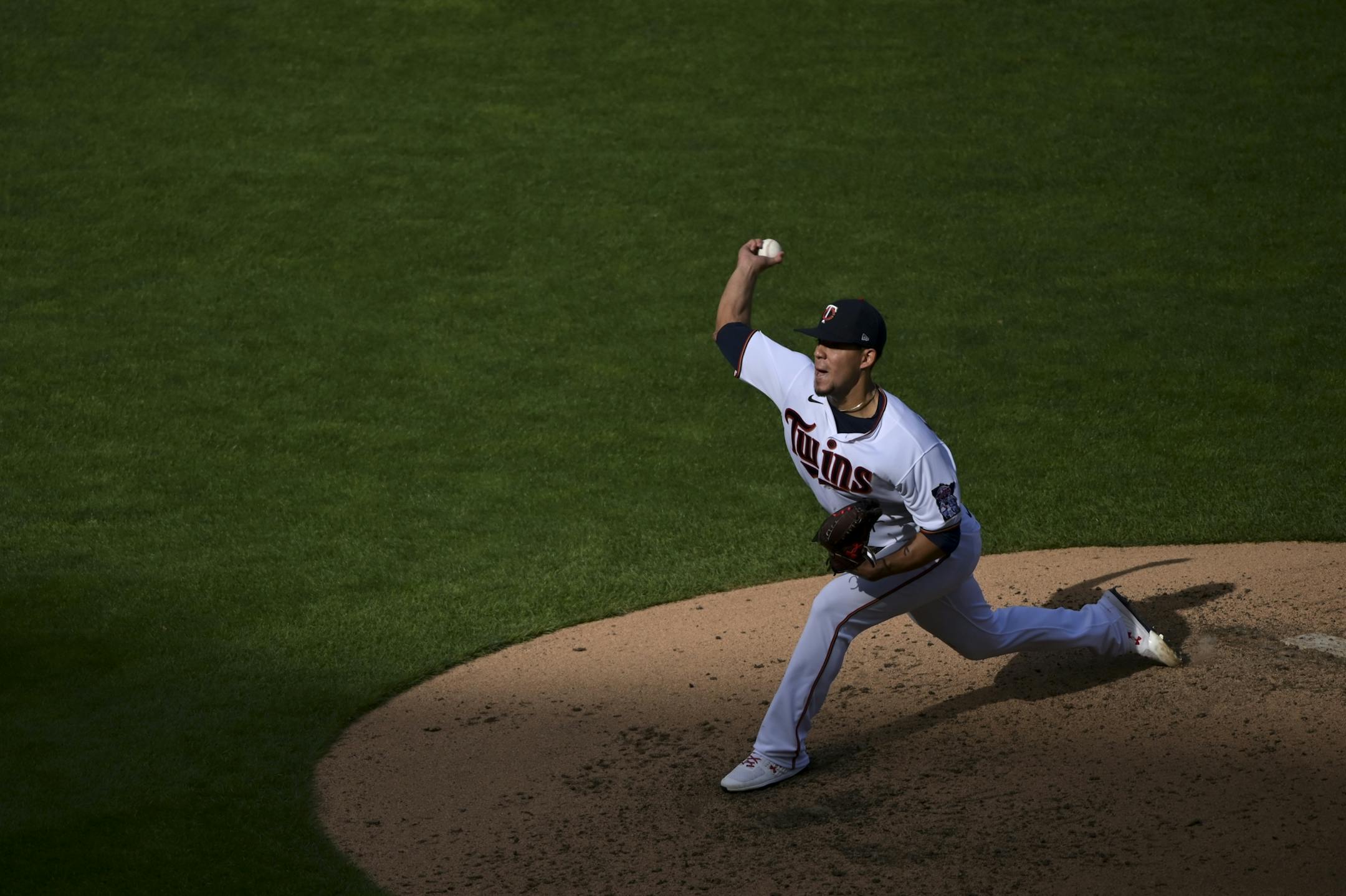 Minnesota Twins starting pitcher Jose Berrios (17) threw a pitch against the Kansas City Royals in the top of the fourth inning.