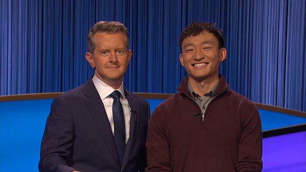 Host Ken Jennings, left, and sportswriter Do Park on “Jeopardy.”