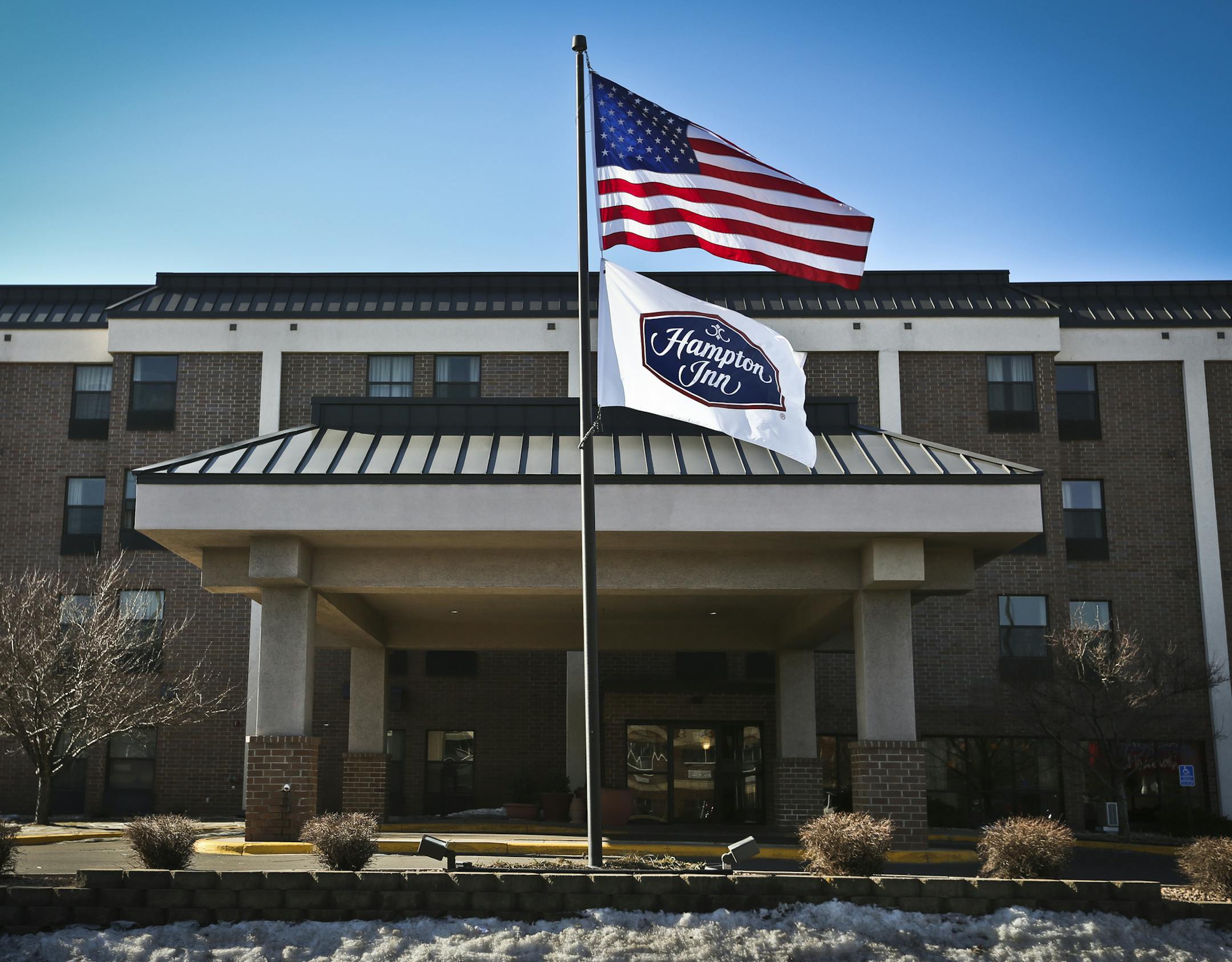 The Hampton Inn in Burnsville, Minn. where two fugitives were found early Friday morning, April 5, 2013. ] (RENEE JONES SCHNEIDER * reneejones@startribune.com)