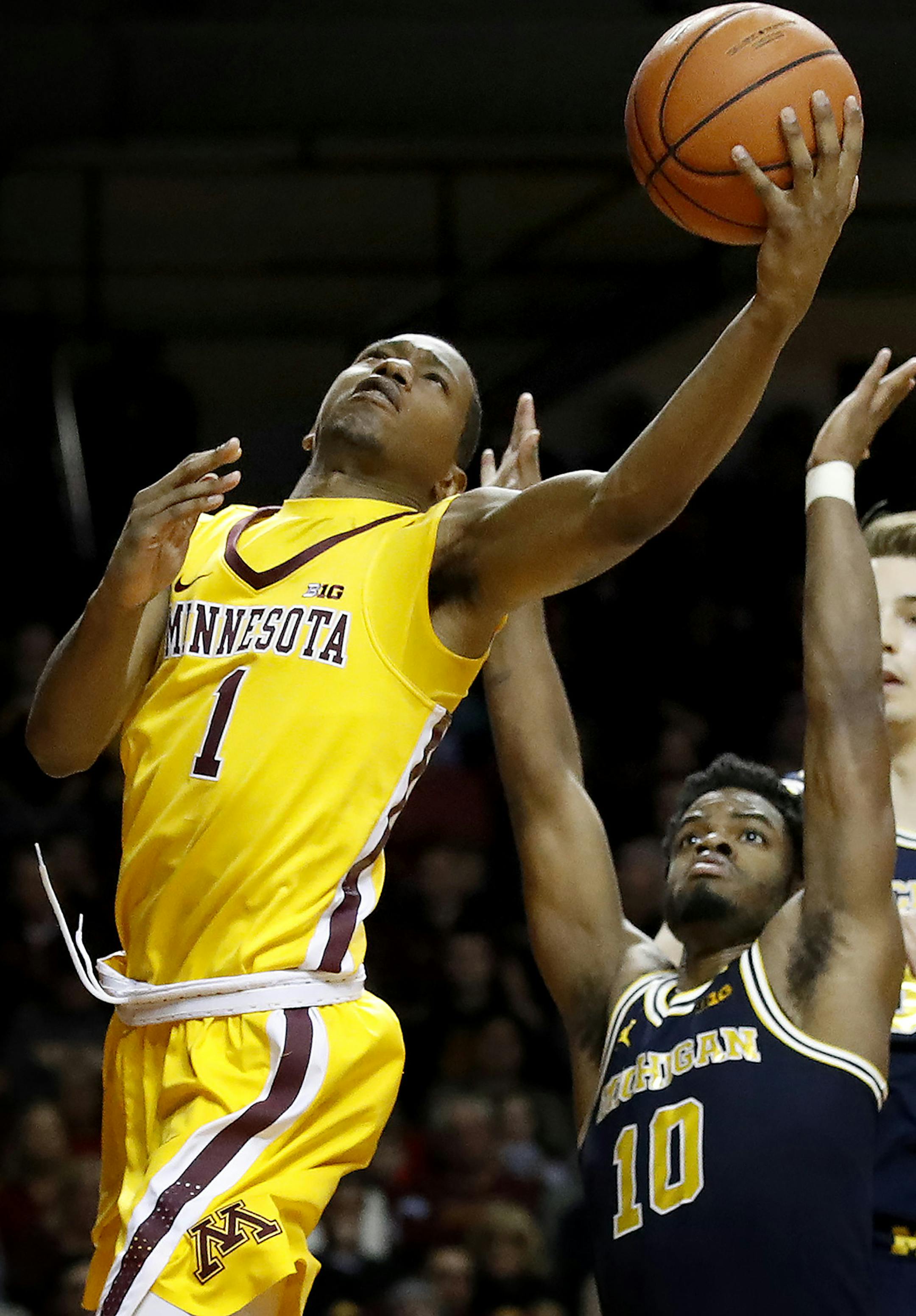 Minnesota's Dupree McBrayer (1) attempts a shot in the second half against Michigan on Sunday, Feb. 19, 2017 at Williams Arena in Minneapolis, Minn. (Carlos Gonzalez/Minneapolis Star Tribune/TNS) ORG XMIT: 1197766