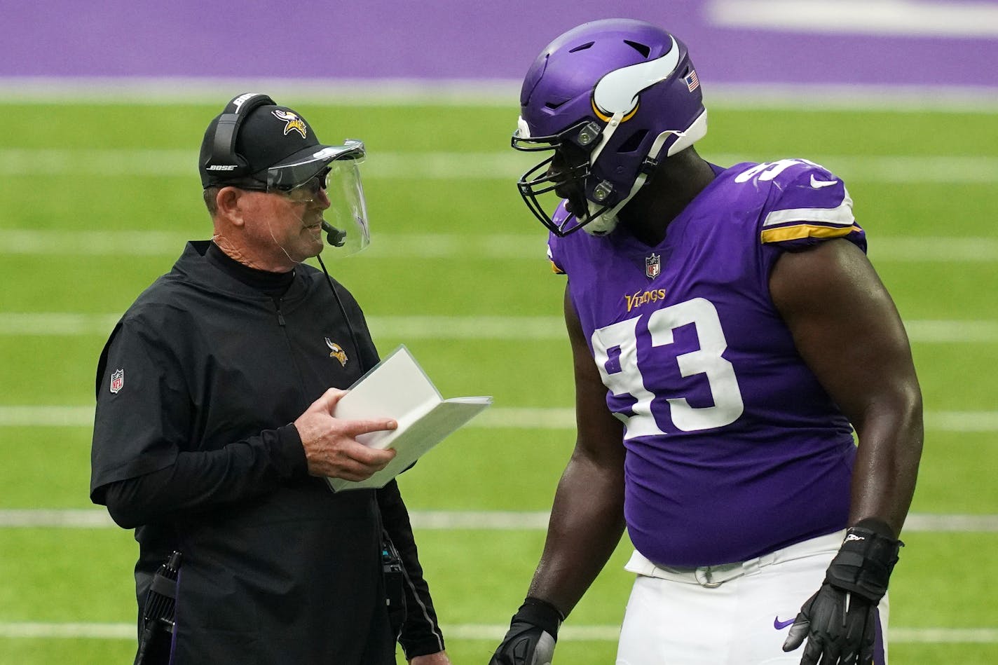 Minnesota Vikings head coach Mike Zimmer talked with defensive tackle Shamar Stephen (93) as he challenged a call in the second quarter. ] ANTHONY SOUFFLE • anthony.souffle@startribune.com