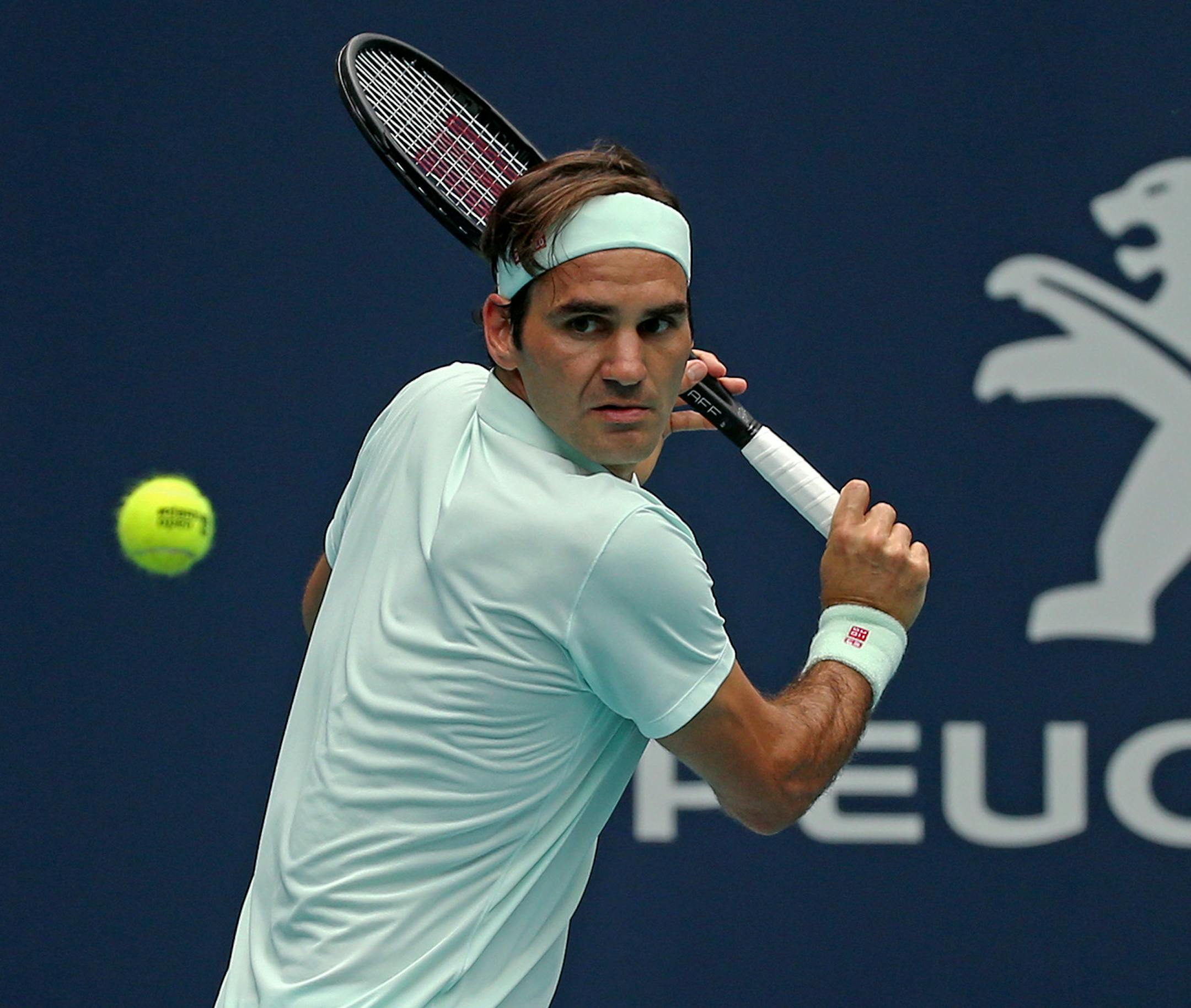 Roger Federer, of Switzerland, returns to John Isner, of the United States, during the final of the Miami Open tennis tournament at Hard Rock Stadium on Sunday, March 31, 2019, in Miami Gardens, Fla. Roger Federer won 6-1, 6-4. (David Santiago/Miami Herald/TNS) ORG XMIT: 1293221
