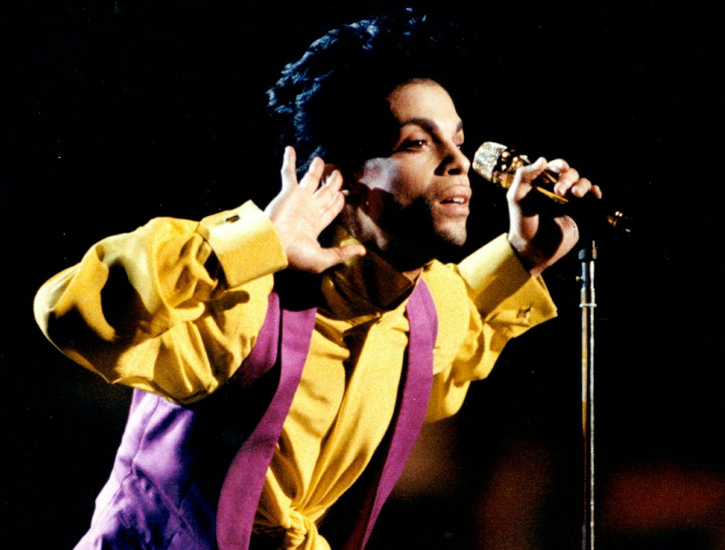 July 21, 1991 Musician Prince, who performed for the cheering crows, was one of many celebrities on hand last night for the ceremony. Others included Patti Austin and Warren Beatty. The opening night event also included a parade of the delegations of athletes. There were about 6,000 athletes in all. A member of Argentina's delegation carried a teddy bear on her shoulders as she walked on to the Metrodome floor. August 25, 1991 April 28, 1993 Jeff Wheeler, Minneapolis Star Tribune ORG XMIT: MIN2016042114093677