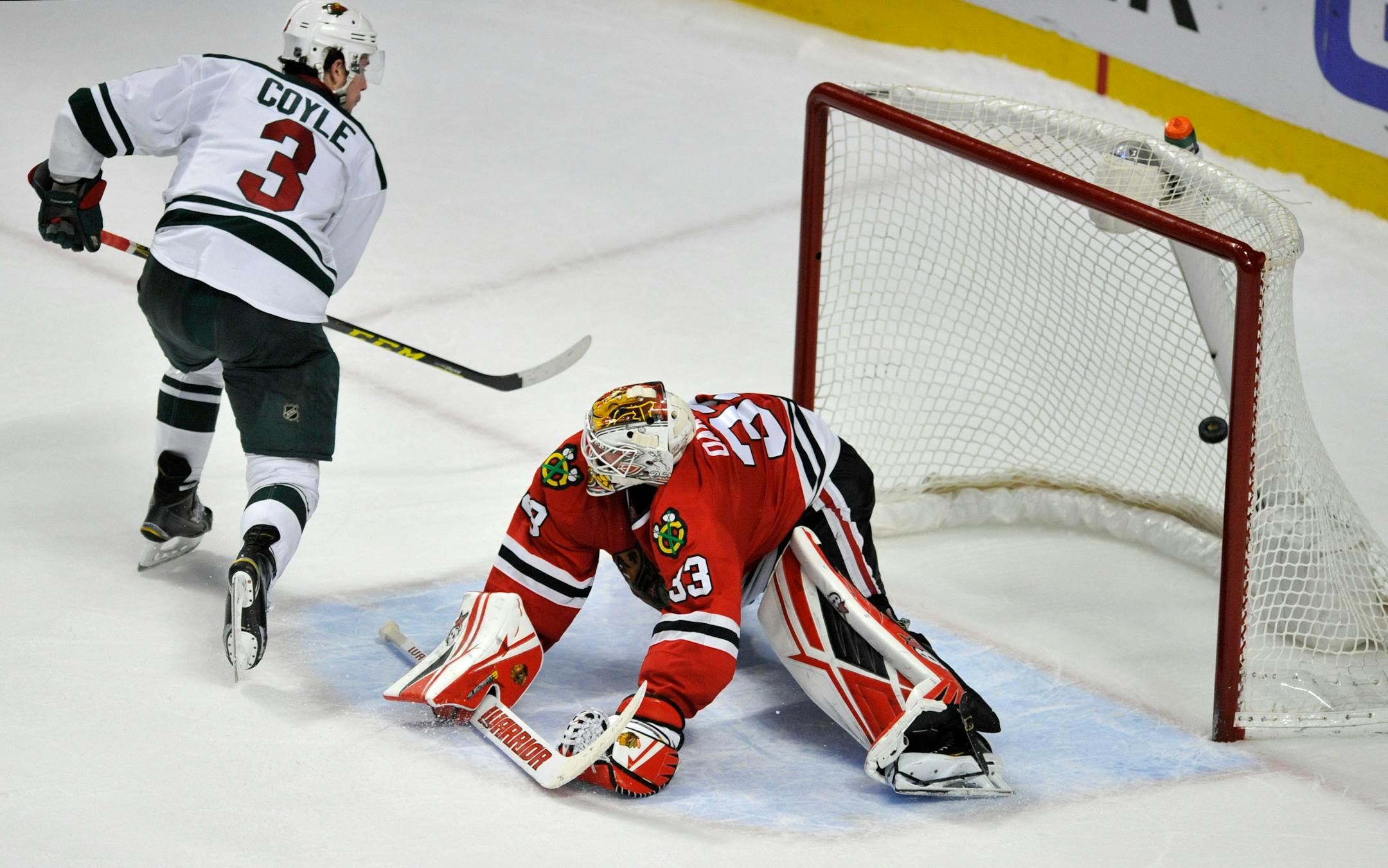 The Wild's Charlie Coyle scored a goal against Blackhawks goalie Scott Darling during a shootout Sunday.