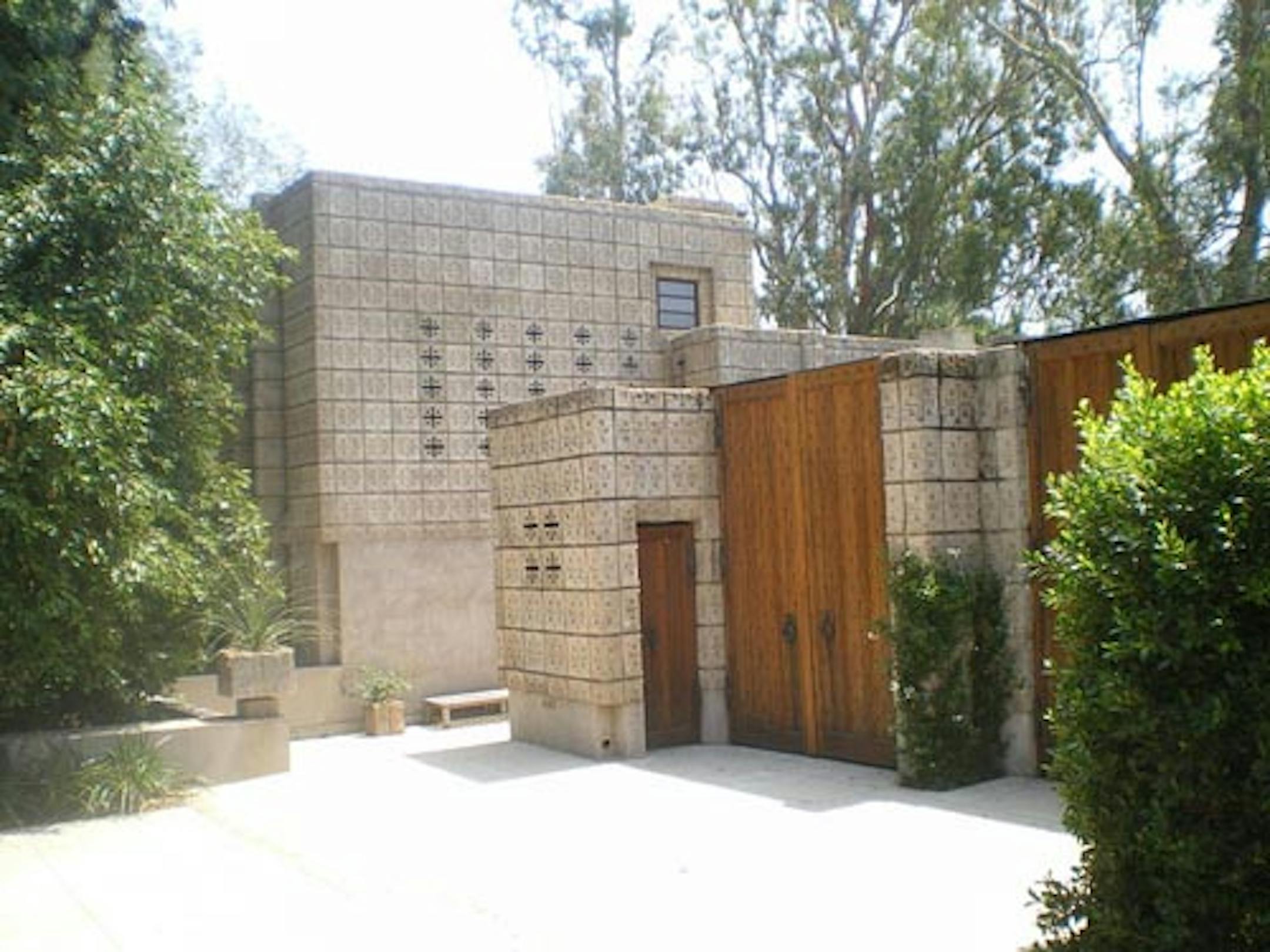 photo by "Los Angeles," Wikipedia