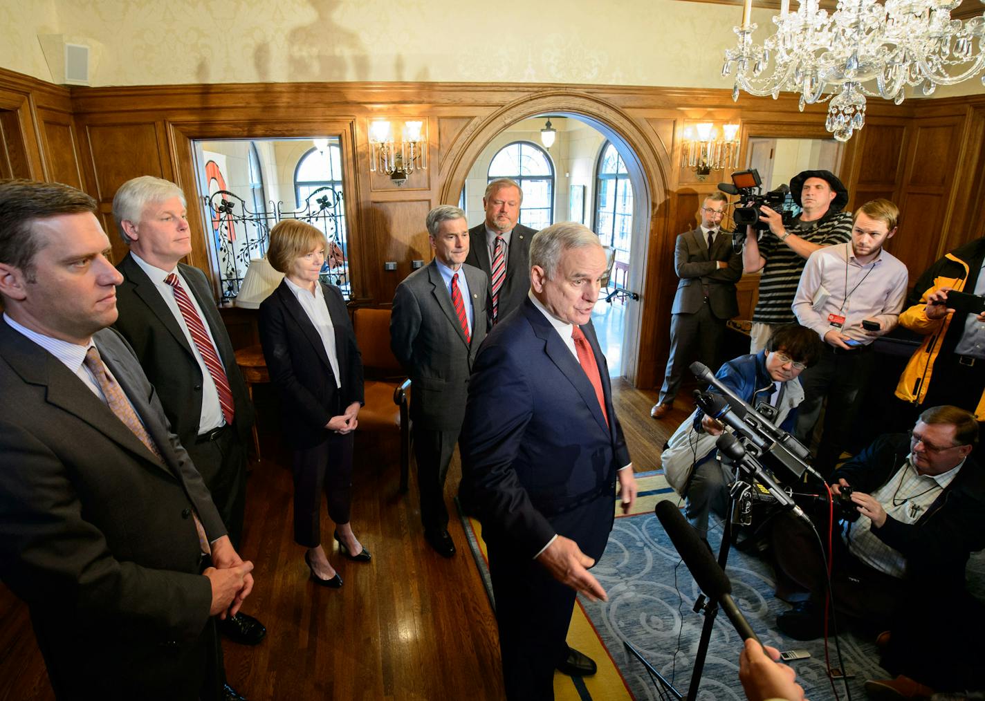 Governor Dayton spoke to reporters in the Residence, behind him are House Speaker Kurt Daudt, House Minority Leader Paul Thissen, Lt. Governor Tina Smith, Senate Minority Leader David Hann and Majority Leader Tom Bakk. ] GLEN STUBBE * gstubbe@startribune.com Thursday, June 11, 2015 Governor Mark Dayton met privately with all four legislative caucus leaders at the Governor's Residence Thursday morning in hopes of nailing down a final agreement before the state draws any closer to a government shu