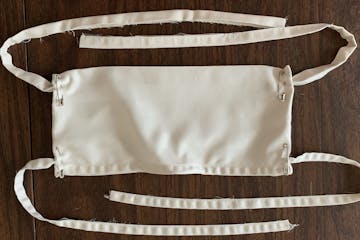 Step by step instructions to make your own no-sew mask to protect yourself from Covid-19.
Developed by Dr. Christian Schrock, a Twin Cities epidemiolo