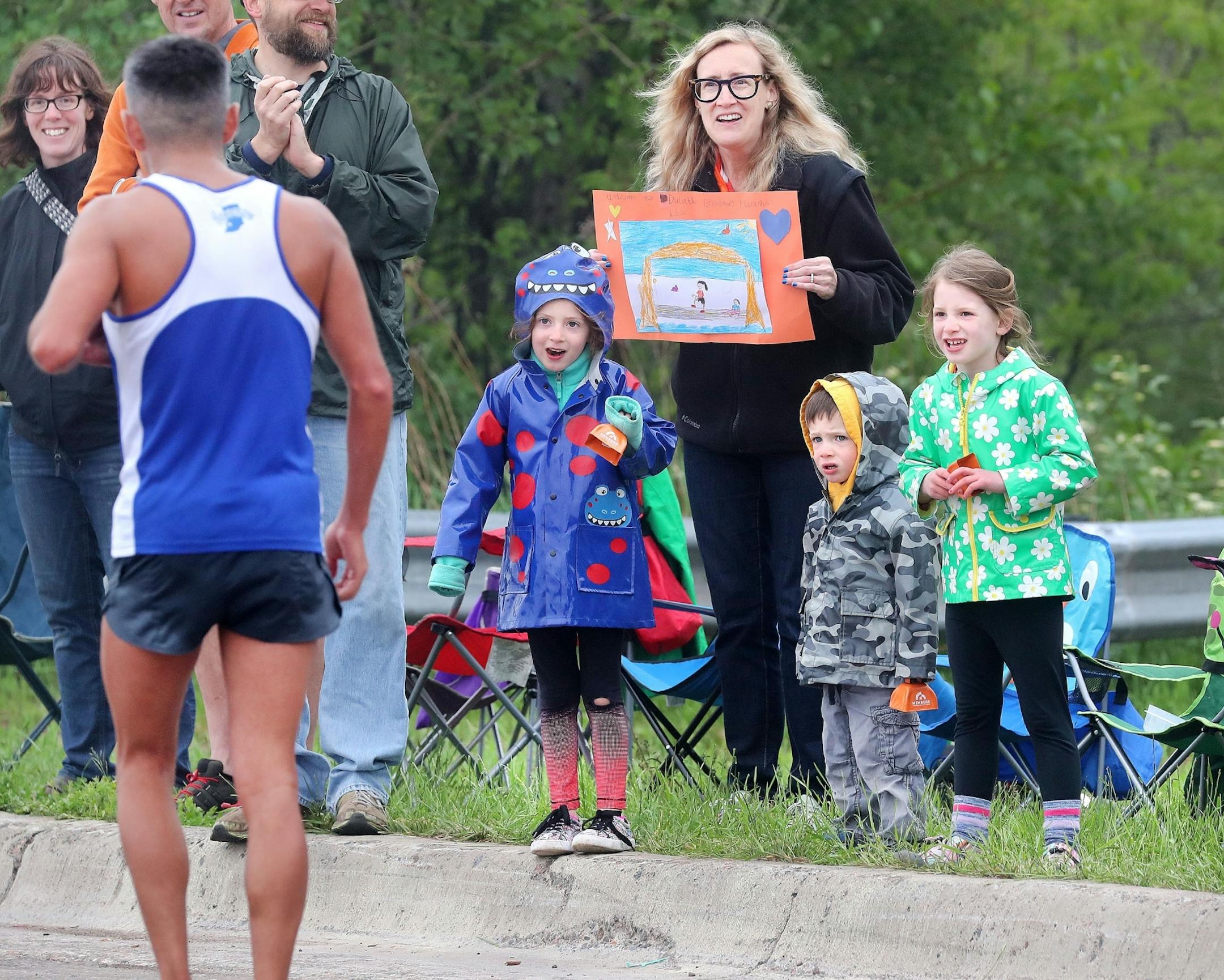 t6.16.18 Bob King -- 061718.N.DNT.GRANDMASc30 --- Heidi Worsheck of Lakeville and her nephews (from left) Lilli, Sam and Marta Guidinger of Duluth, cheer on Grandmas Marathon runners from the Lester River Bridge Saturday. Bob King / rking@duluthnews.com