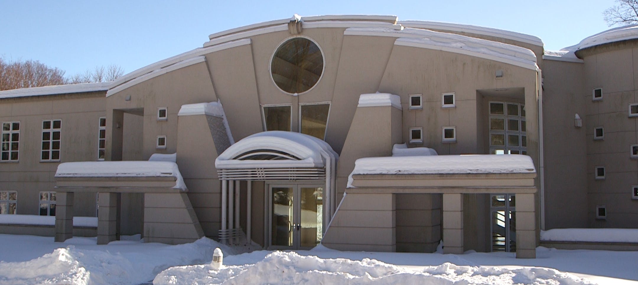 The $7 million house that Grammy Award-winning music producer, Jimmy Jam Harris, built on Lake Minnetonka was sold for $2.6 million to a anonymous couple during a live auction at the 22,000 square-foot house on Thursday afternoon, Feb. 6, 2014. The winning bid, which is pending approval by the owner of the house, JP Morgan/Chase, is close to what real estate agents say the land alone is worth. Photo by Matt Gillmer