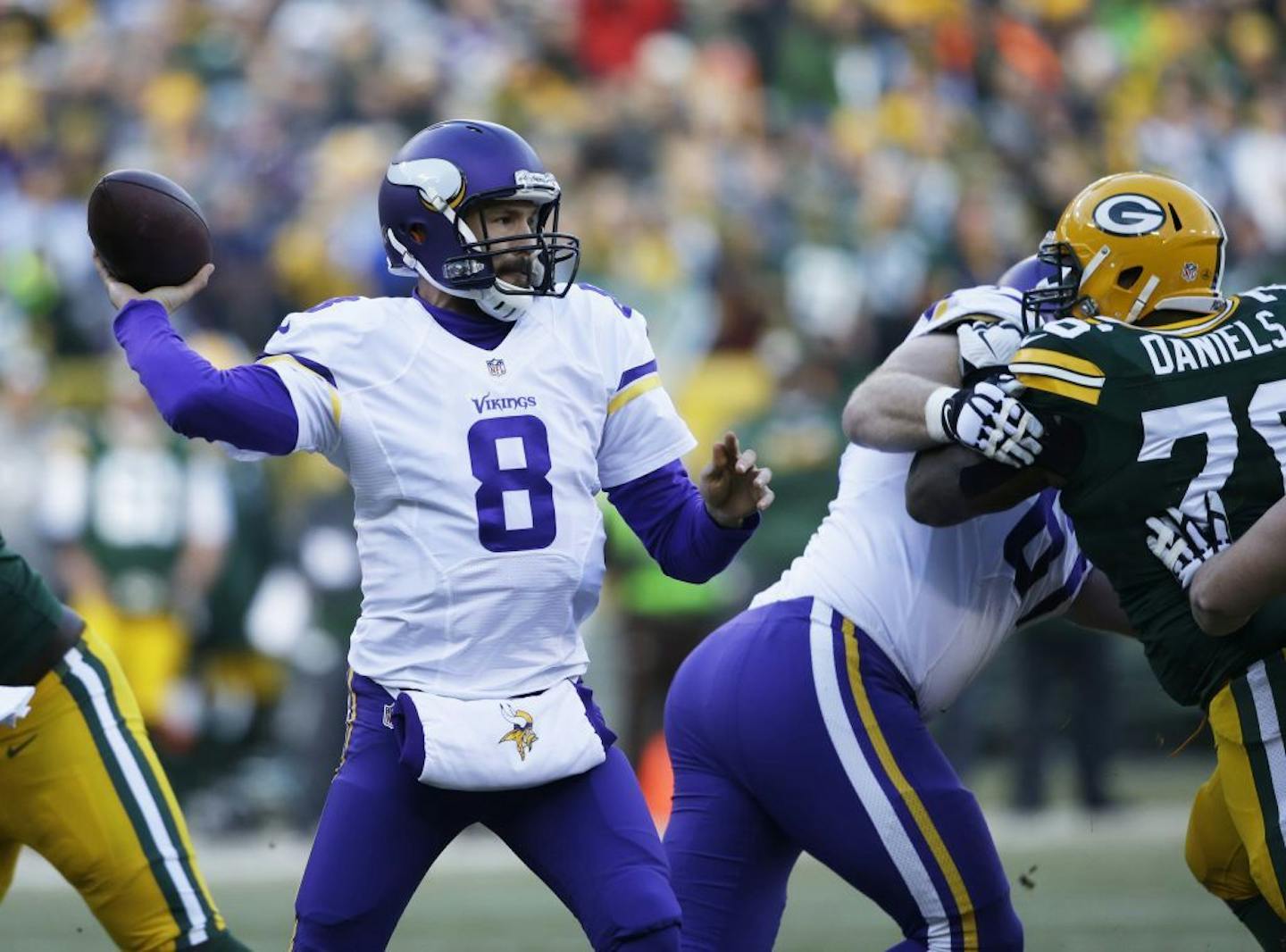 Minnesota Vikings' Sam Bradford throws during the first half of an NFL football game against the Green Bay Packers Saturday, Dec. 24, 2016, in Green Bay, Wis.