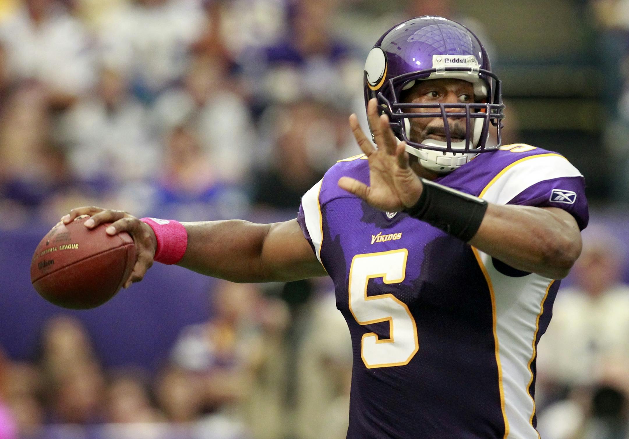 Donovan McNabb (5) attempted a pass in the fourth quarter. Minnesota beat Arizona by a final score of 34-10.