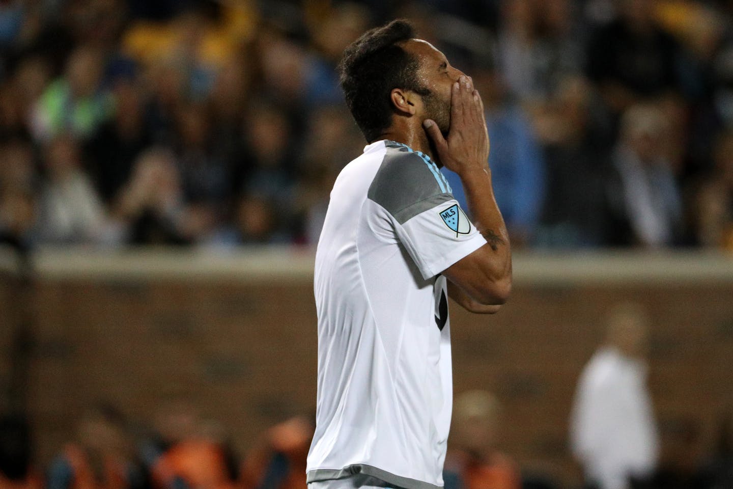 Minnesota United midfielder Ibson (7) reacted after he missed a goal in the first half. ] ANTHONY SOUFFLE &#xef; anthony.souffle@startribune.com Game action from an MLS match between the Minnesota United and the Sporting Kansas City Saturday, Oct. 7, 2017 at TCF Bank Stadium in Minneapolis.