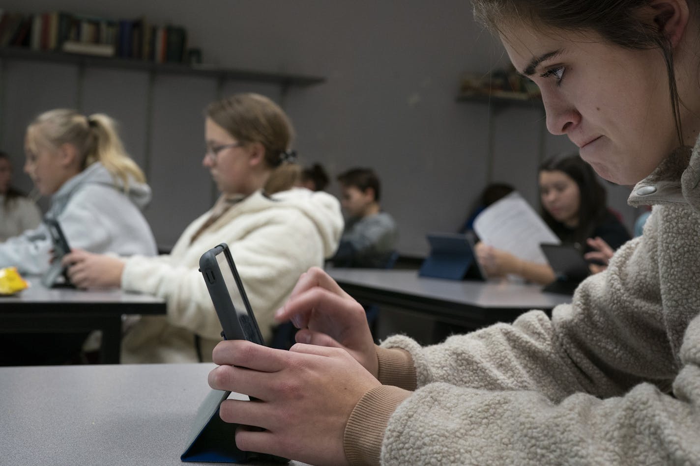 Kate Simington a 9th grader at Minnetonka High School, worked on a ipad in her English Class.] Jerry Holt &#x2022; Jerry.holt@startribune.com Minnetonka High School students using ipads in the classrooms Wednesday Oct. 30, 2019. in Minnetonka, MN. Jerry Holt