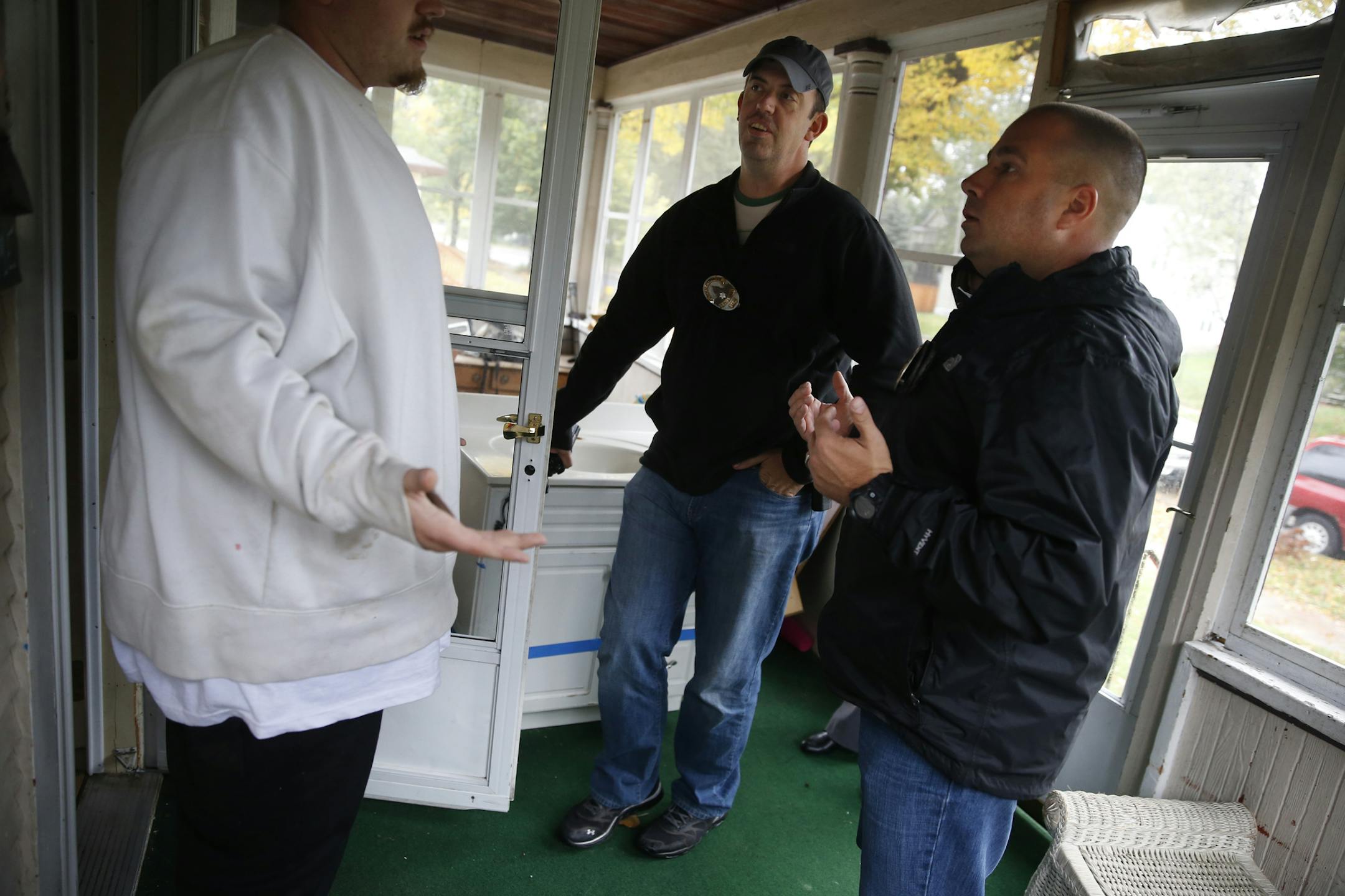 In St. Paul, gang unit Force officers Matt St. Sauver, left, and Tony Spencer questioned a person of interest about gang activity in the neighborhood.]richard tsong-taatarii/rtsongtaataarii@startribune.com