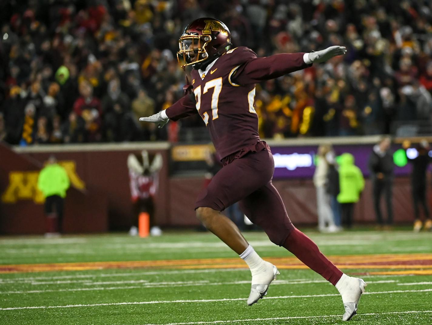 Minnesota Gophers defensive back Tyler Nubin (27) celebrates a missed field goal attempt by Wisconsin during the fourth quarter of an NCAA football game between the Gophers and the Wisconsin Badgers Saturday, Nov. 27, 2021 at Huntington Bank Stadium in Minneapolis, Minn. Minnesota defeated Wisconsin 23-13. ] AARON LAVINSKY • aaron.lavinsky@startribune.com