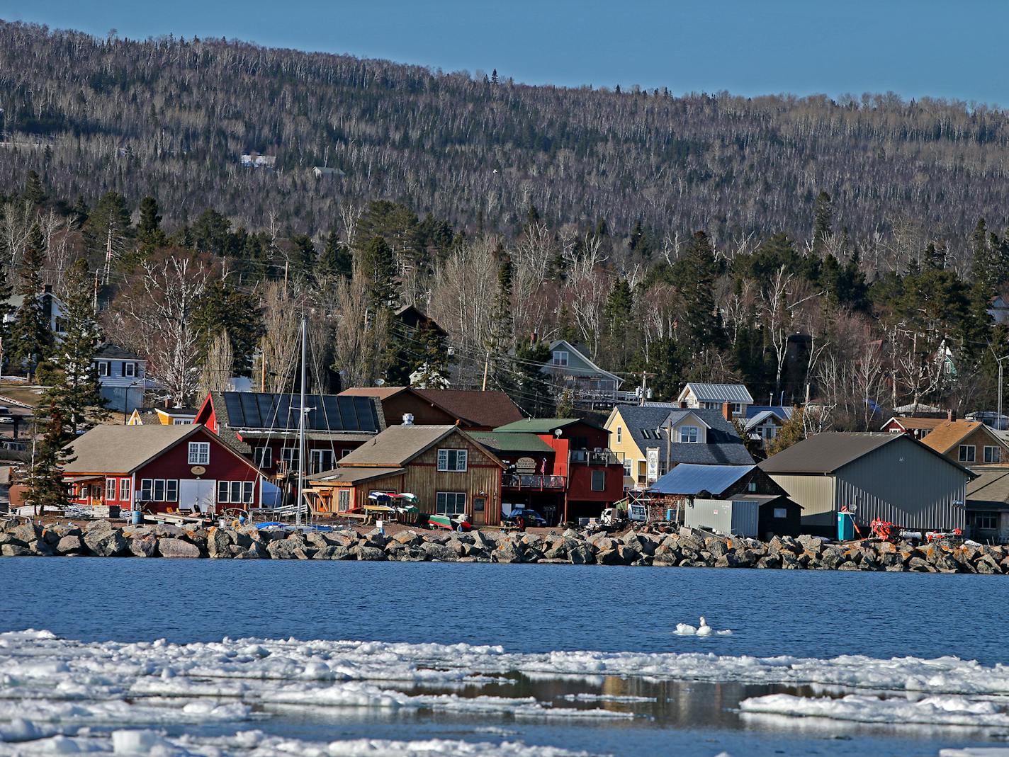 Signs of Spring were evident with the melting snow and ice, Sunday, April 27, 2014 in Grand Marais, MN. ] (ELIZABETH FLORES/STAR TRIBUNE) ELIZABETH FLORES &#x2022; eflores@startribune.com