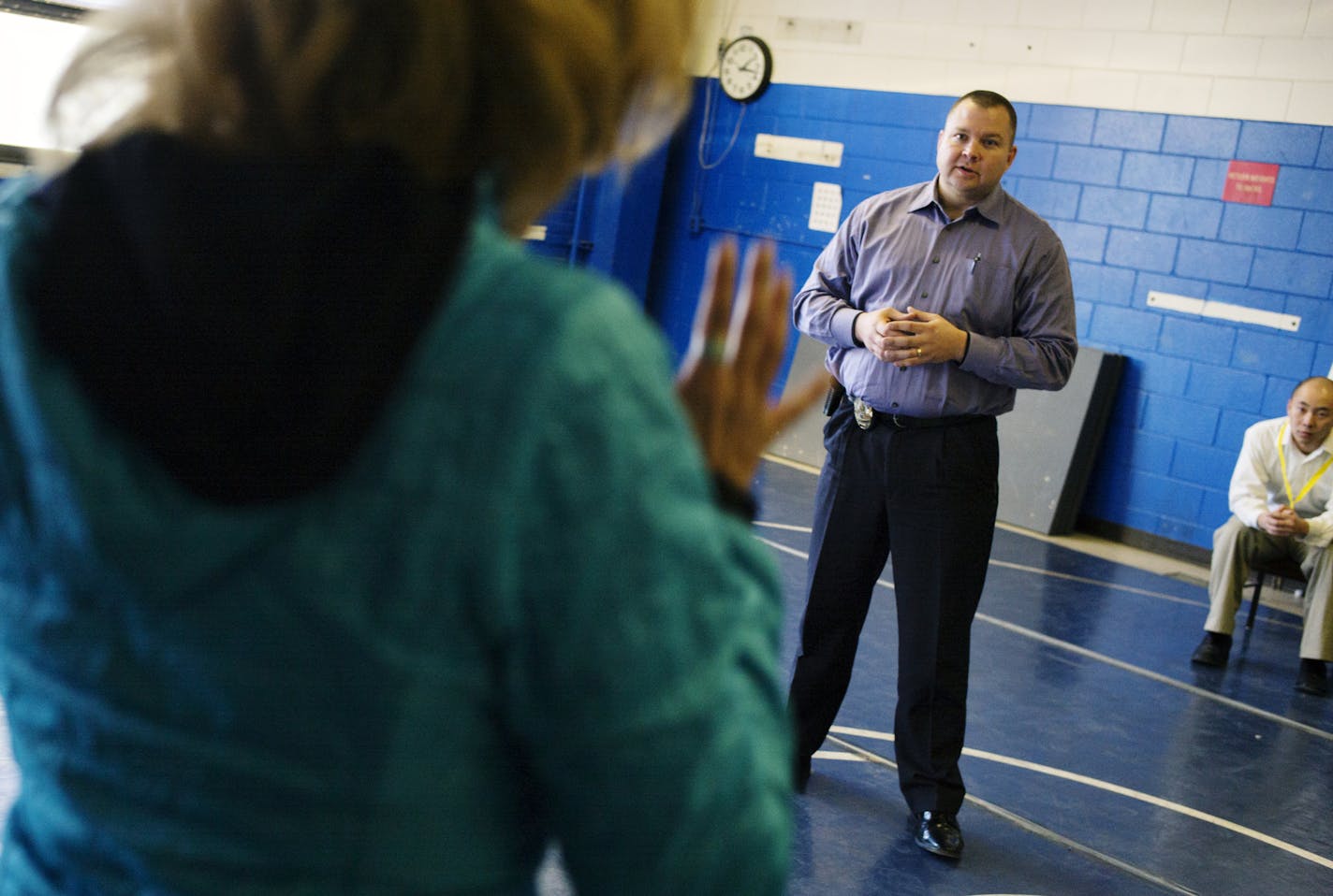 During crisis intervention training, police officers learn to deal with tense situations where citizens are undergoing mental duress. Actor Arlys Alford was portraying a woman who had been left at an eating establishment without a ride by her jealous boyfriend. Officer Michael Peterson was trying to reassure her. ] Richard Tsong-Taatatarii@startribune.com