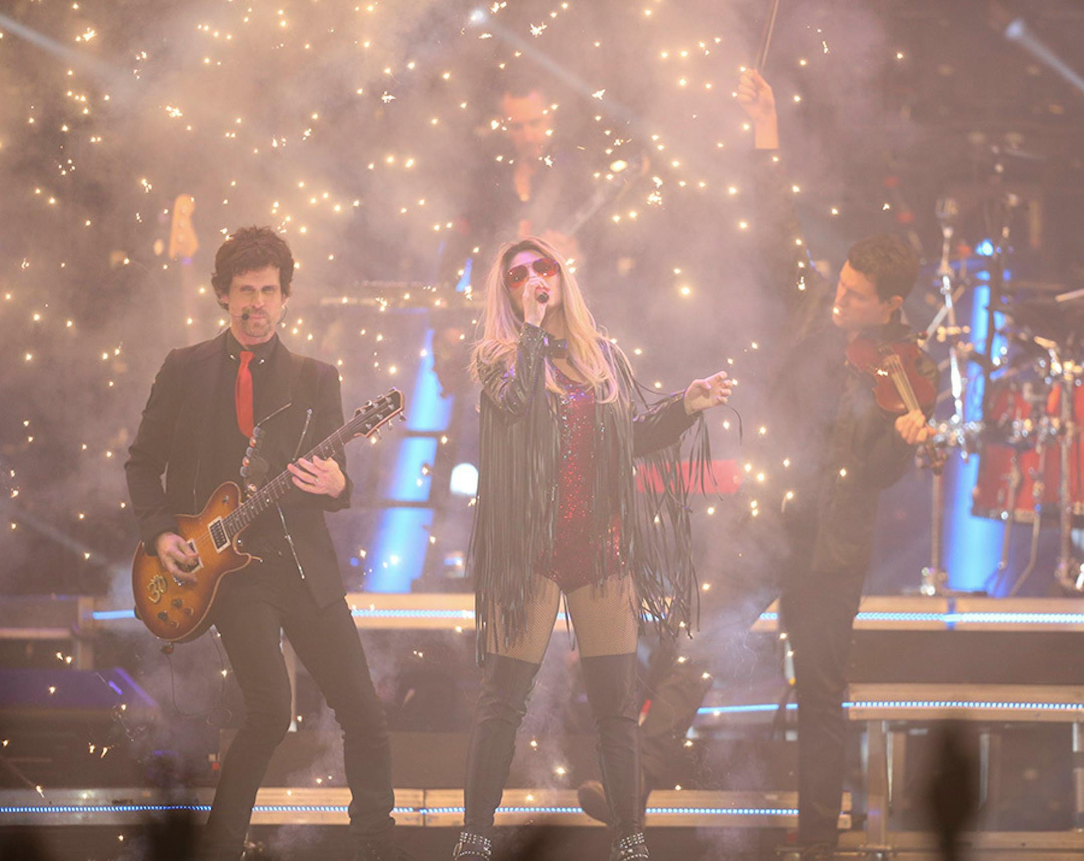 Shania Twain early in her show at Target Center Tuesday night. ] JEFF WHEELER ï jeff.wheeler@startribune.com Country superstar Shania Twain, after a long hiatus from the road, brought her Rock This Country Tour to Target Center in Minneapolis Tuesday night, July 28, 2015.