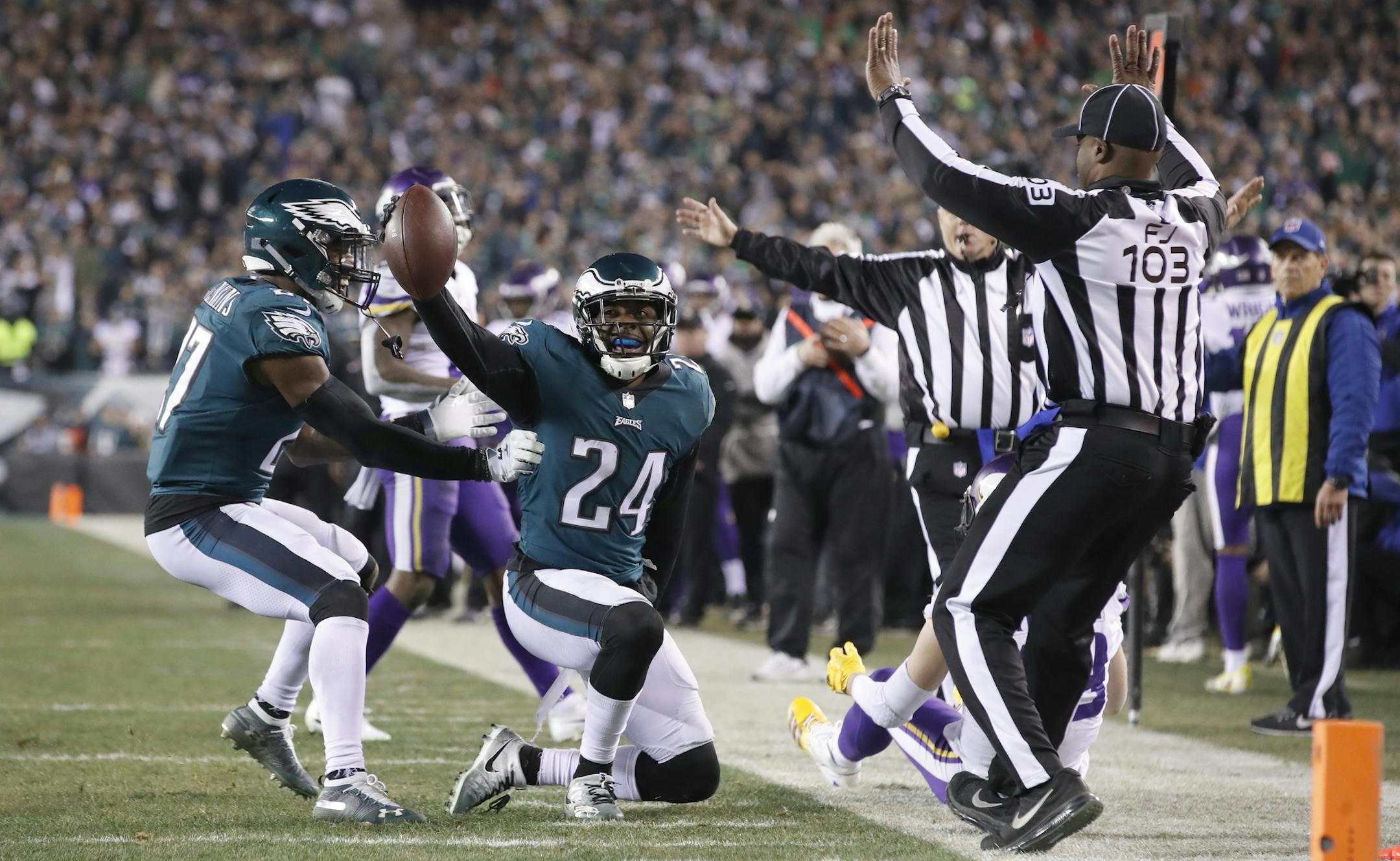 Philadelphia Eagles defensive back Corey Graham (24) celebrated after his interception in the fourth quarter of Sunday's NFC Championship Game. ] CARLOS GONZALEZ Ô cgonzalez@startribune.com - Philadelphia, PA - Lincoln Financial Field, NFL, NFC Championship game, Minnesota Vikings vs. Philadelphia Eagles