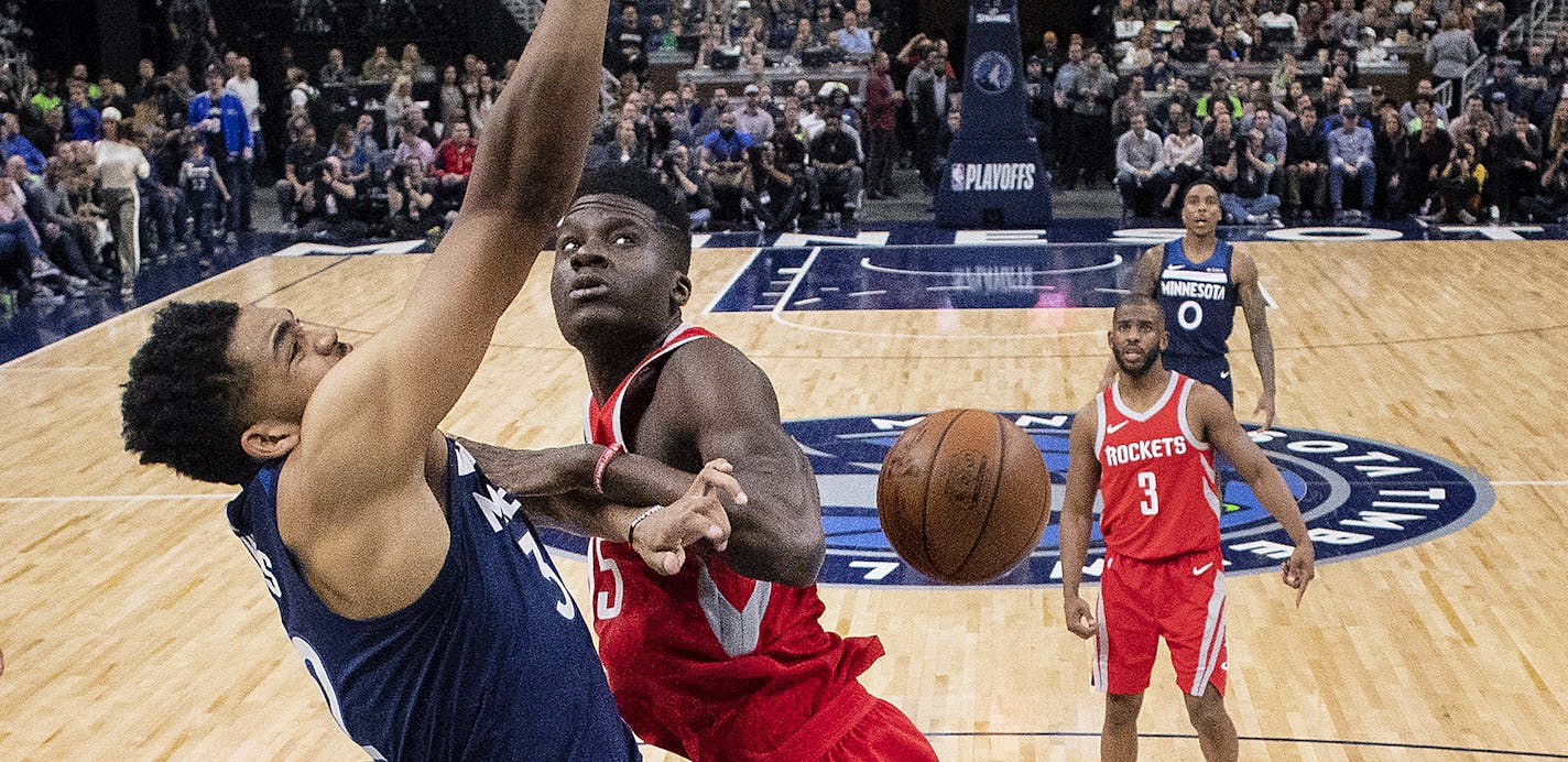 Karl-Anthony Towns (32) dunked the ball in the first half. ] CARLOS GONZALEZ &#xef; cgonzalez@startribune.com &#xf1; April 21, 2018, Minneapolis, MN, Target Center, NBA Playoffs, Basketball, Minnesota Timberwolves vs. Houston Rockets, Game 3