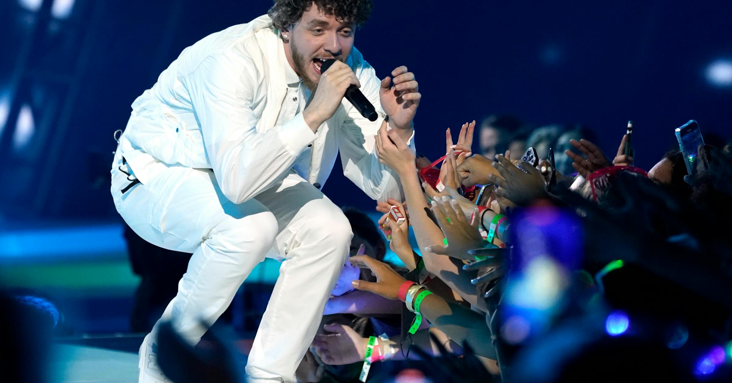 Review: 'First Class' rapper Jack Harlow proves to be humble and cocky ...