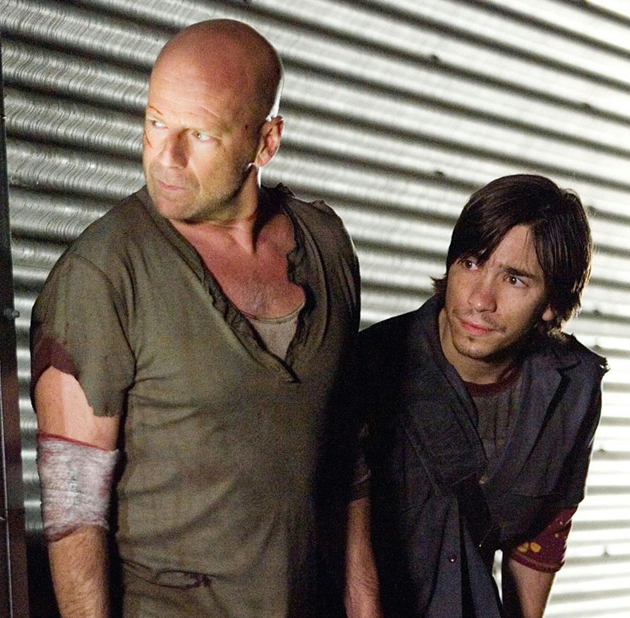 John McClane (Bruce Willis), left, and Matt Farrell (Justin Long) prepare to take on several heavily-armed adversaries in movie "Live Free or Die Hard." (Handout/MCT) ORG XMIT: MIN2013021414321075