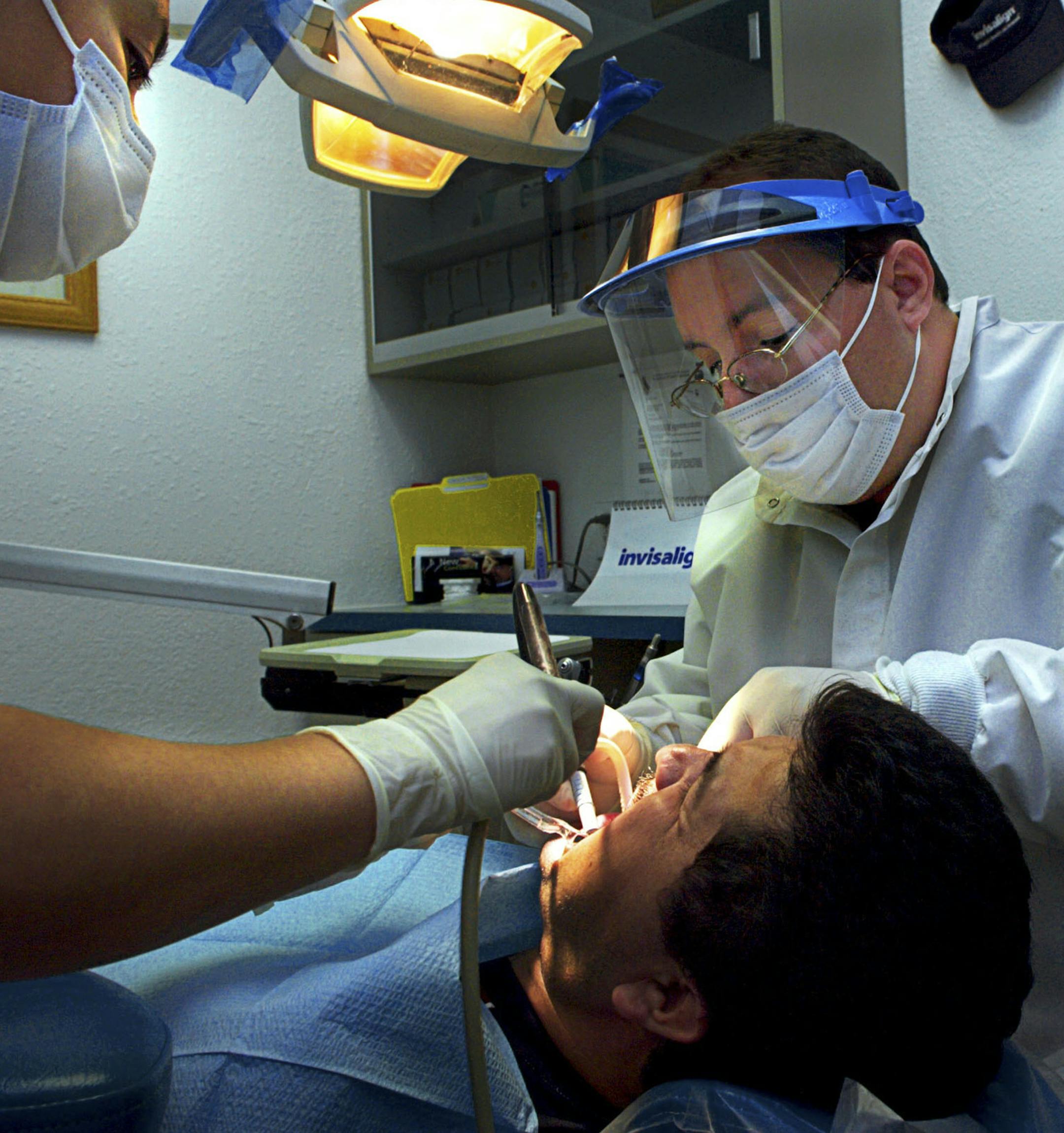 Inspired by social media, some people are turning to rubber bands, fishing line and paper clips in an effort to perfect their own pearly whites - a practice that orthodontists warn could lead to gum irritation, misalignment and tooth loss. (Randall Benton/Sacramento Bee/TNS) ORG XMIT: 1201236