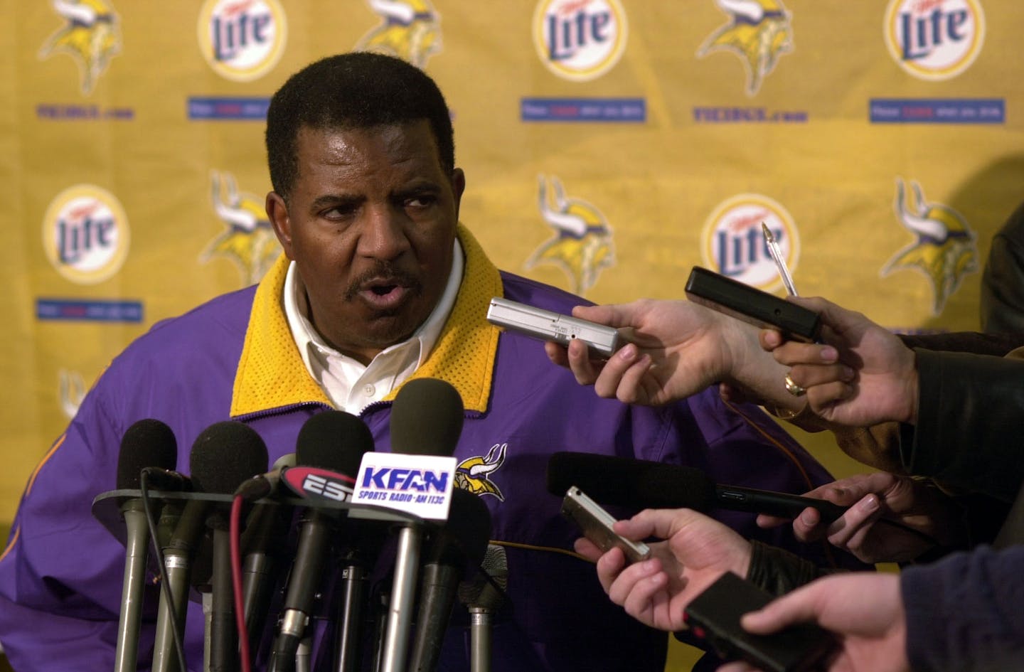 Minnesota Vikings' head coach Dennis Green during press confrence at Winter Park where he announced he's leaving his coaching position Friday.